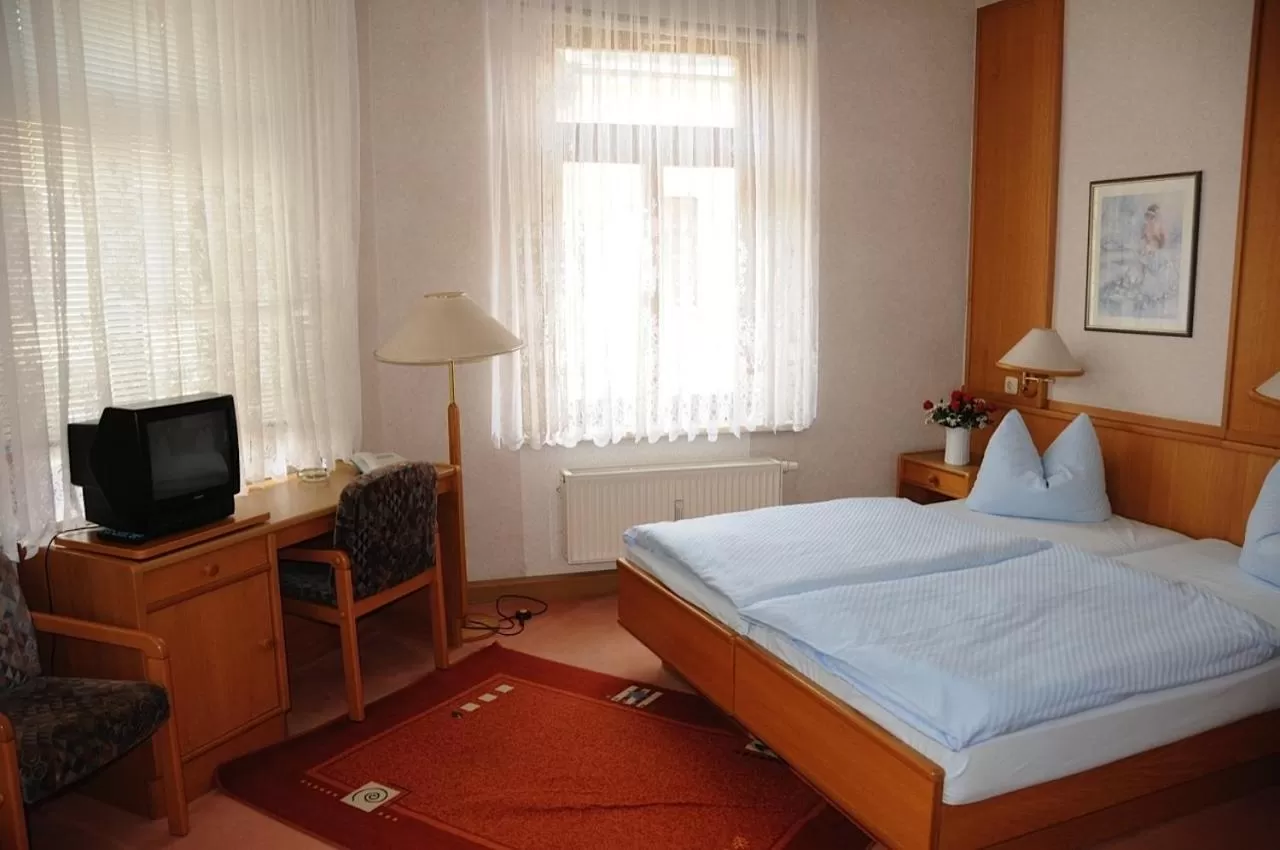 Day, Bed in Hotel Hardys-Eck