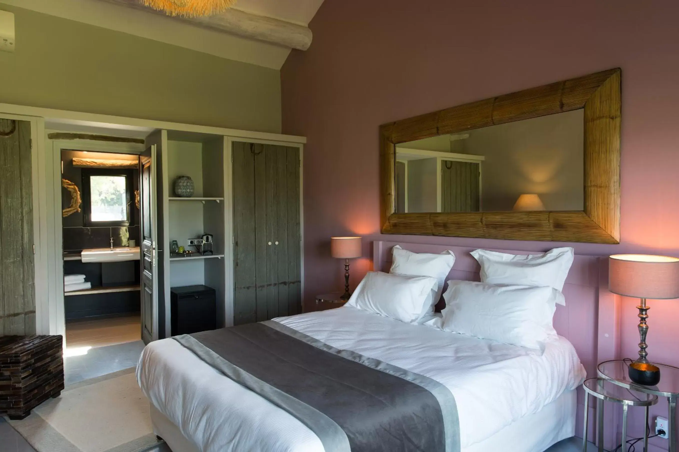 Bedroom, Bed in Hôtel La Maison de Crillon