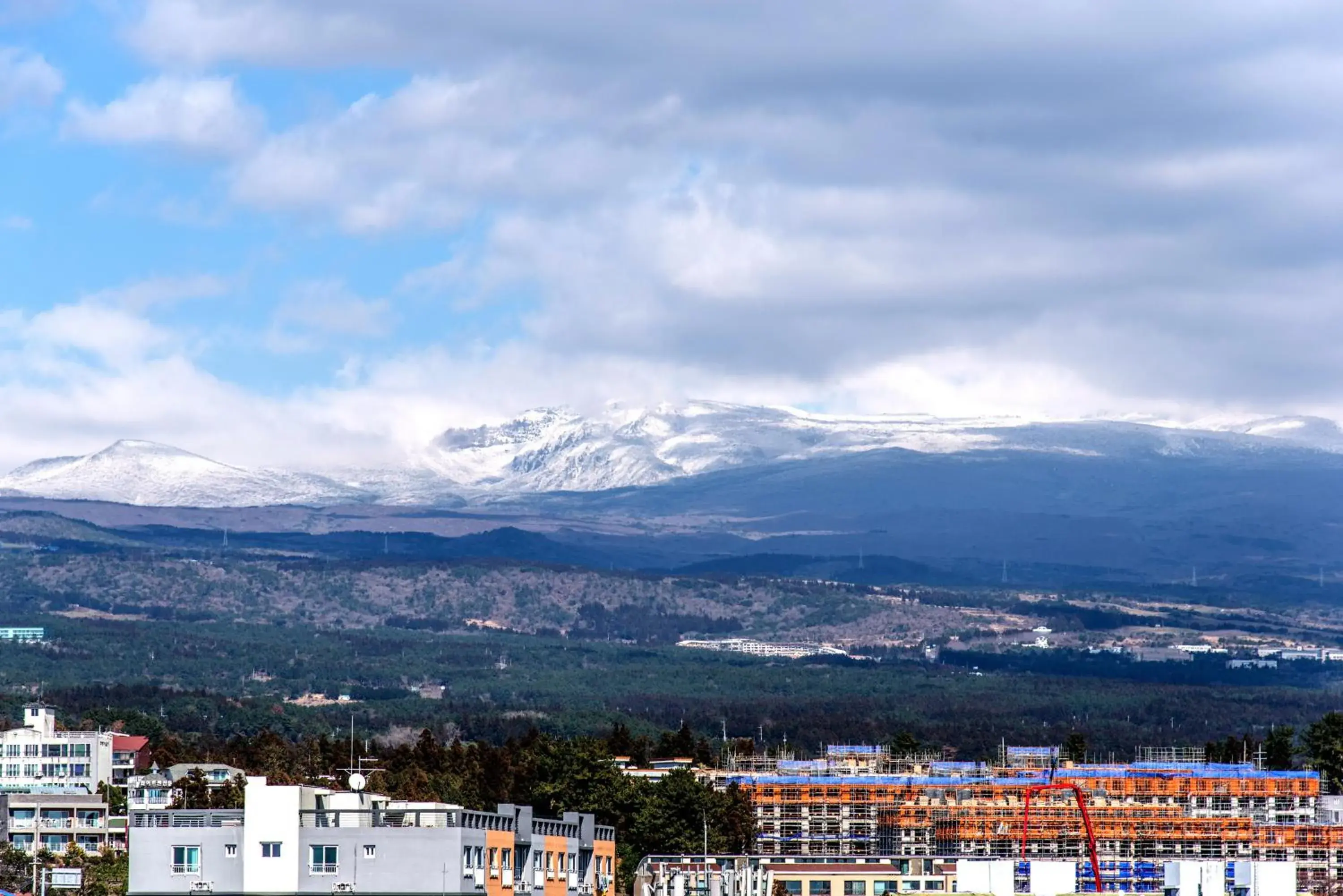 Mountain view in Jungmoon City Hotel