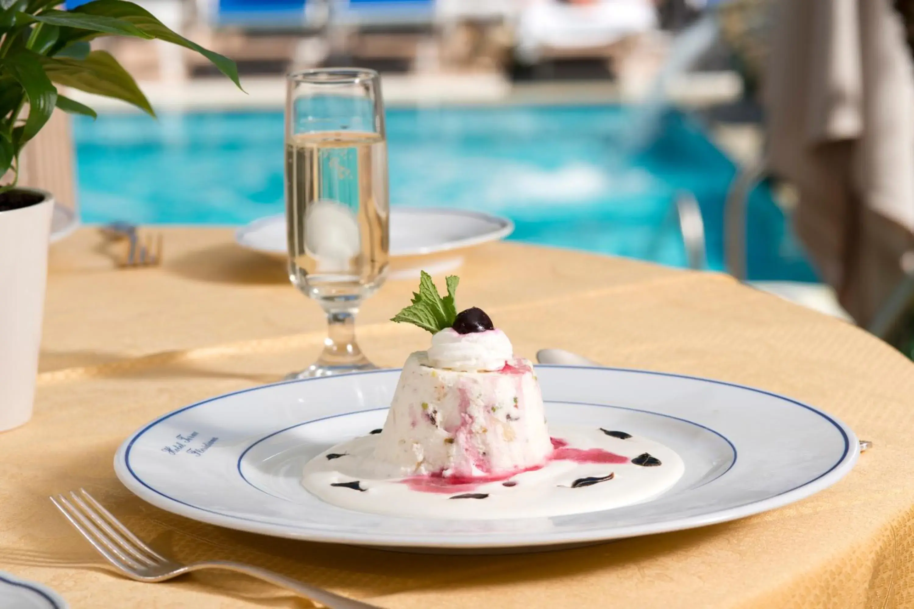 Restaurant/places to eat, Swimming Pool in Hotel Floridiana Terme