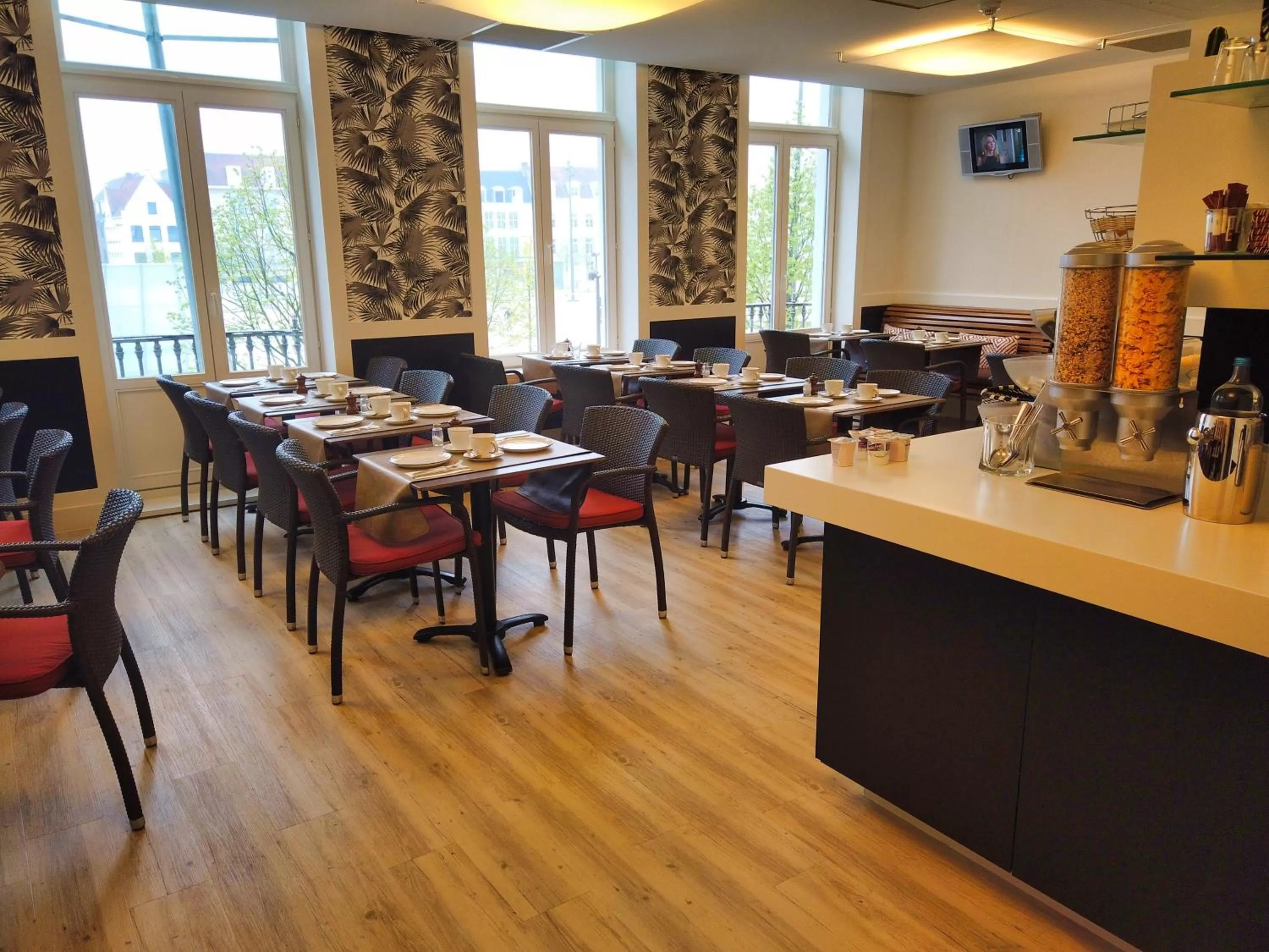 Restaurant/places to eat in Hotel Bliss