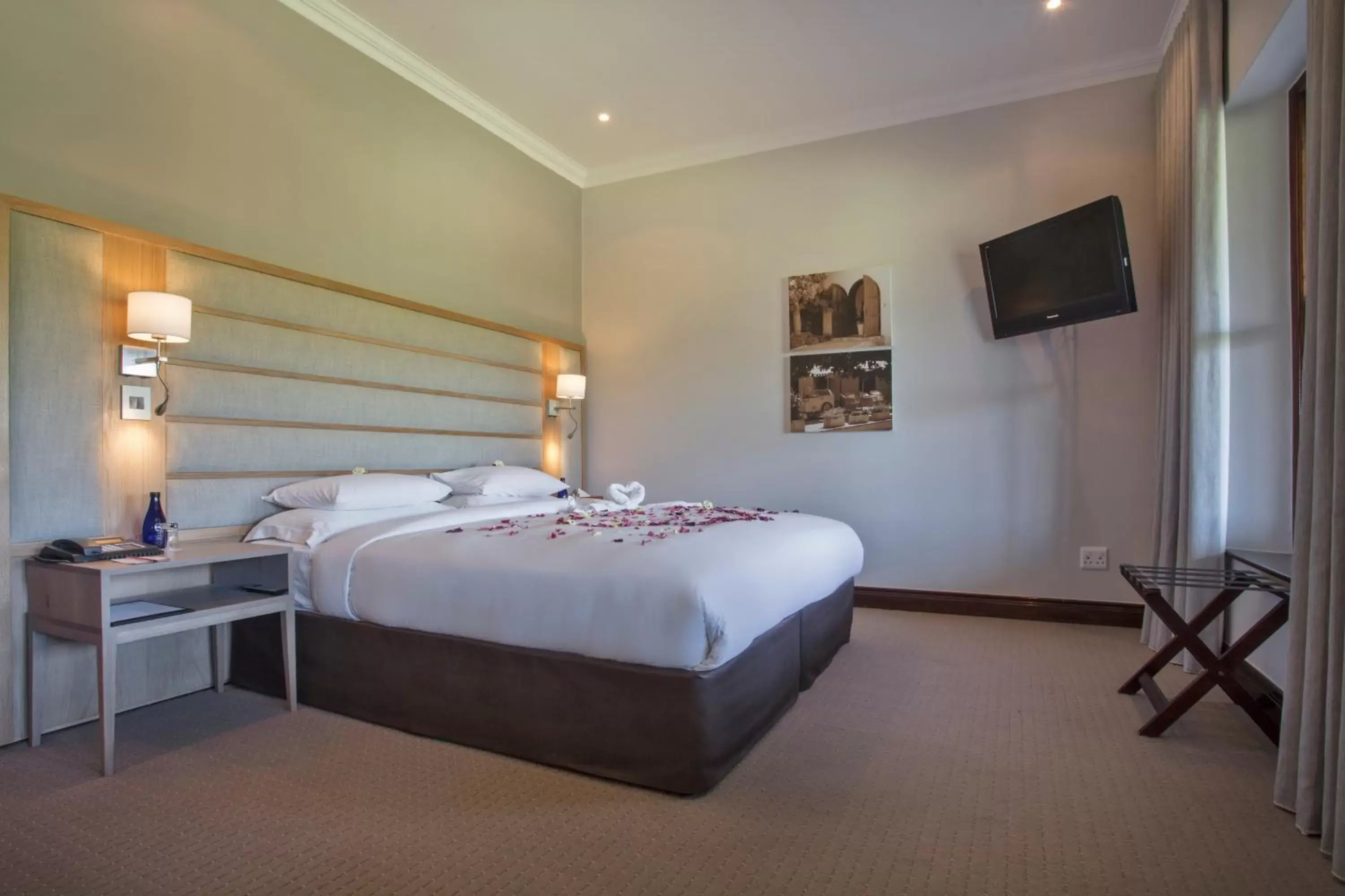 Bed in Asara Wine Estate & Hotel