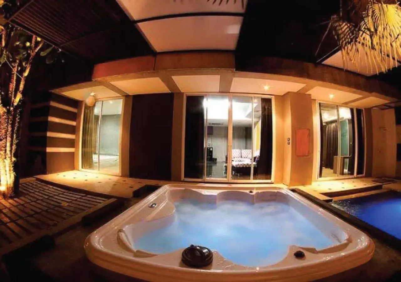 Hot Tub, Swimming Pool in Eurna Resort Hotel