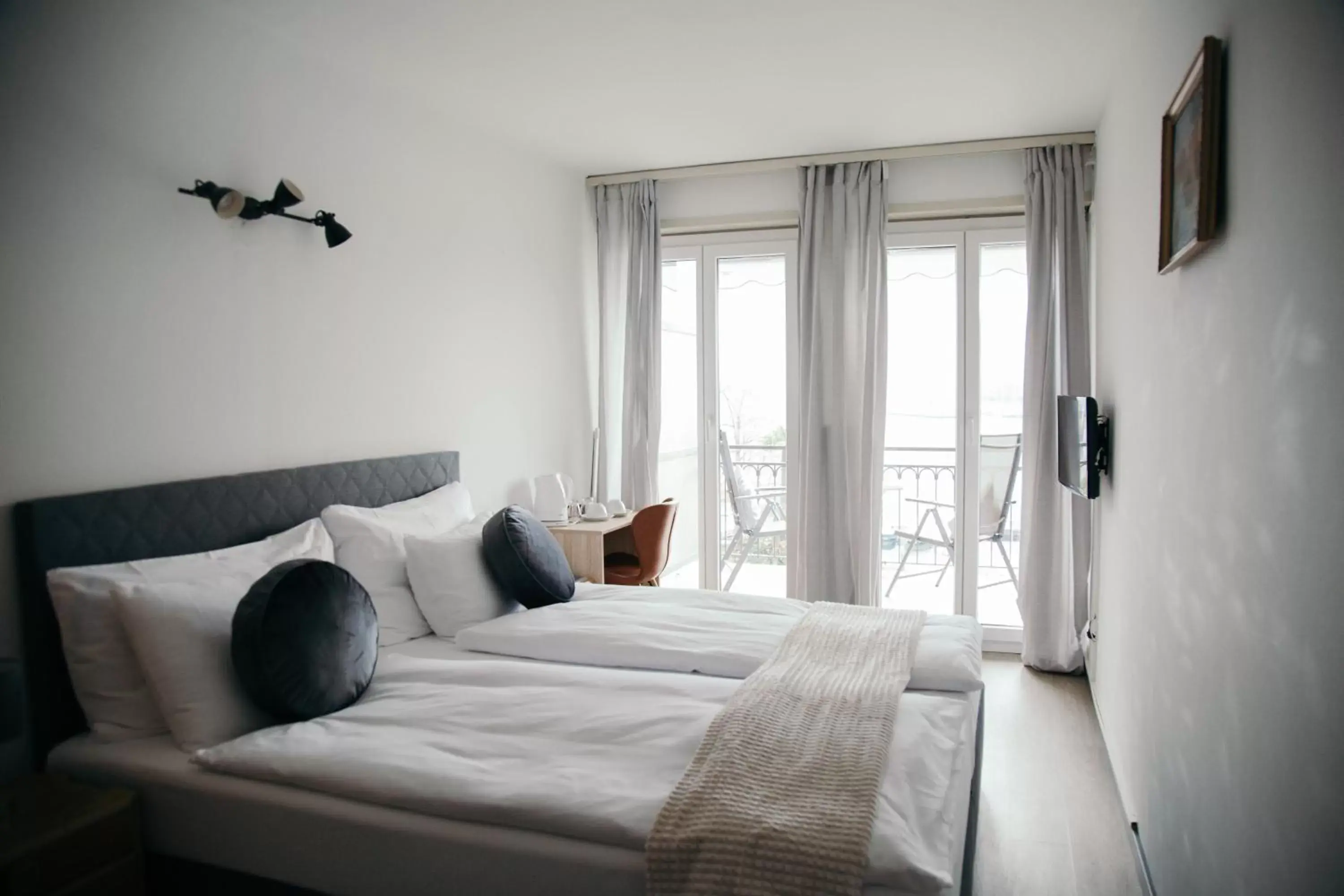 Standard Double or Twin Room with Lake View in Al Pozz Boutique Resort Standard Double or Twin Room with Lake View in Al Pozz Boutique Resort