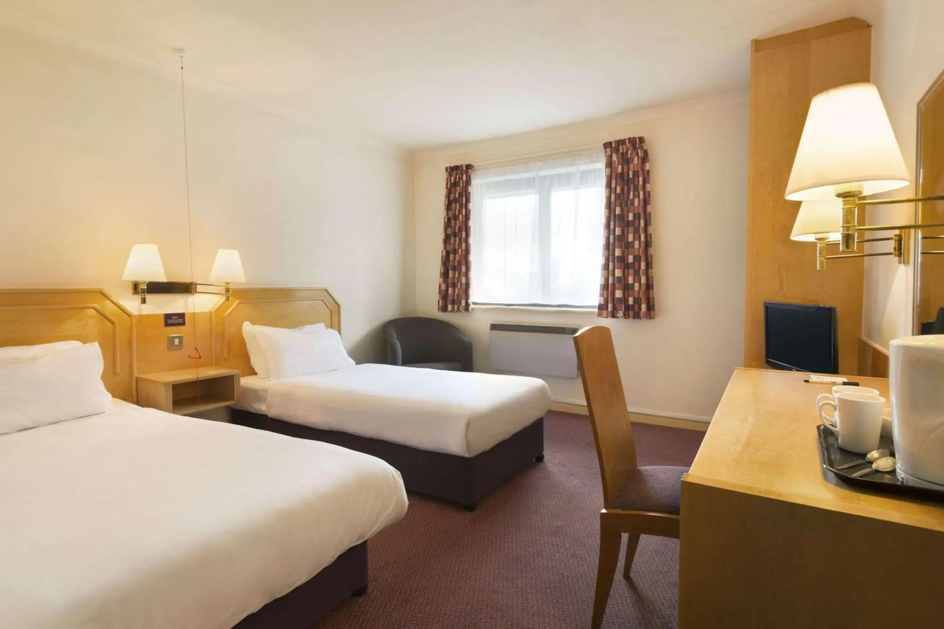 Photo of the whole room, Bed in Days Inn Taunton