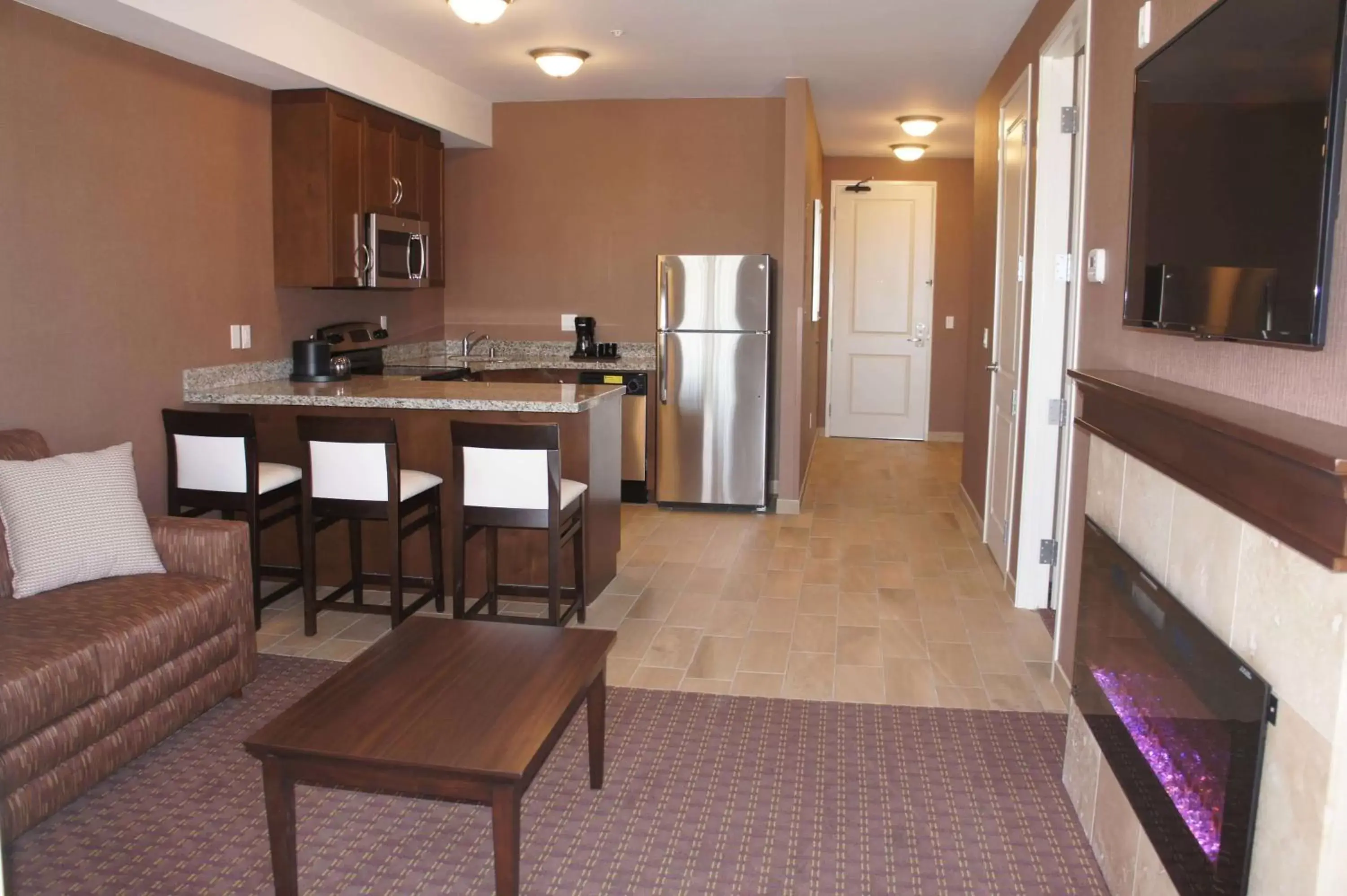 Photo of the whole room, Kitchen/Kitchenette in La Quinta by Wyndham Paso Robles