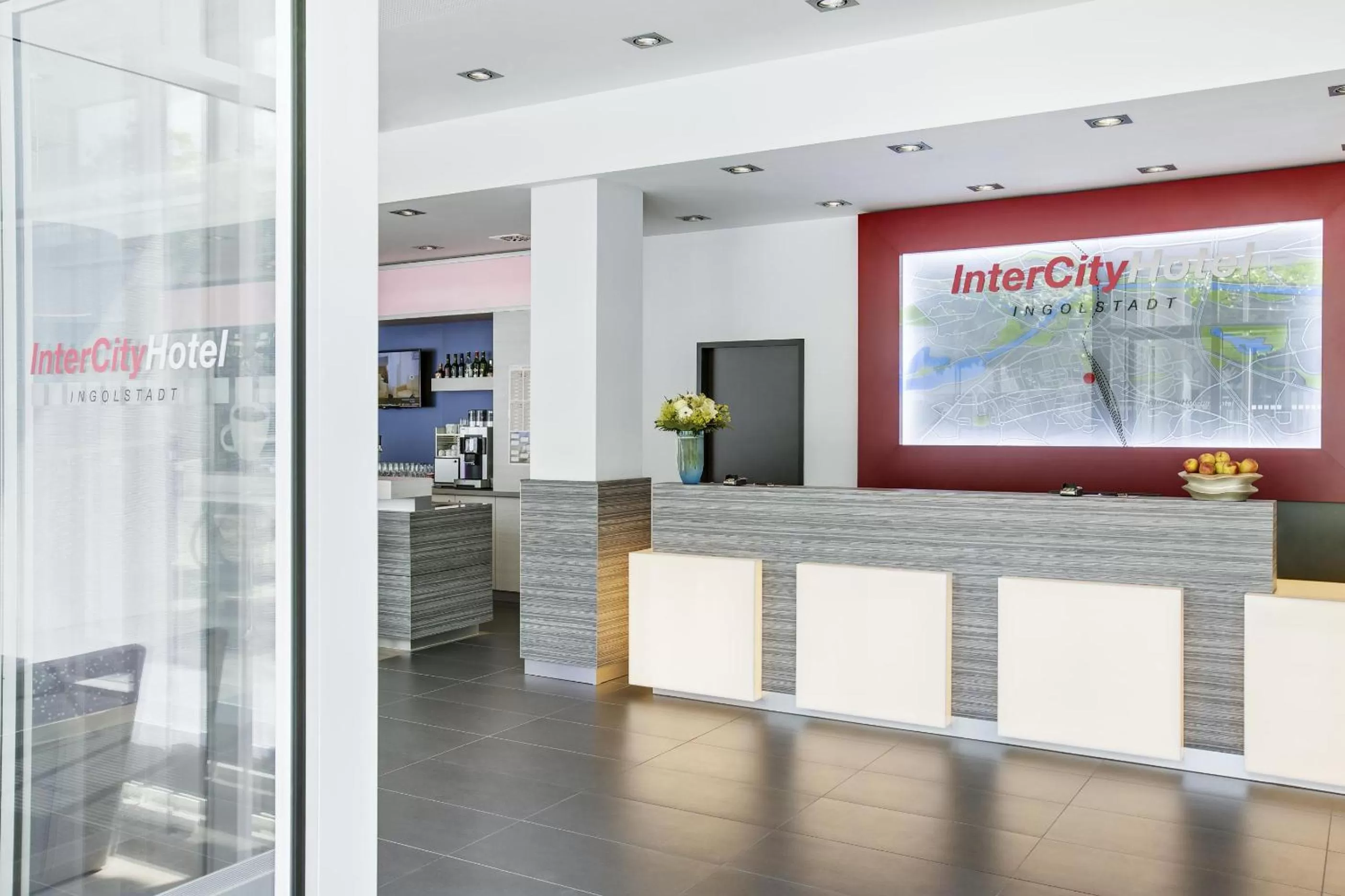 Lobby or reception in IntercityHotel Ingolstadt
