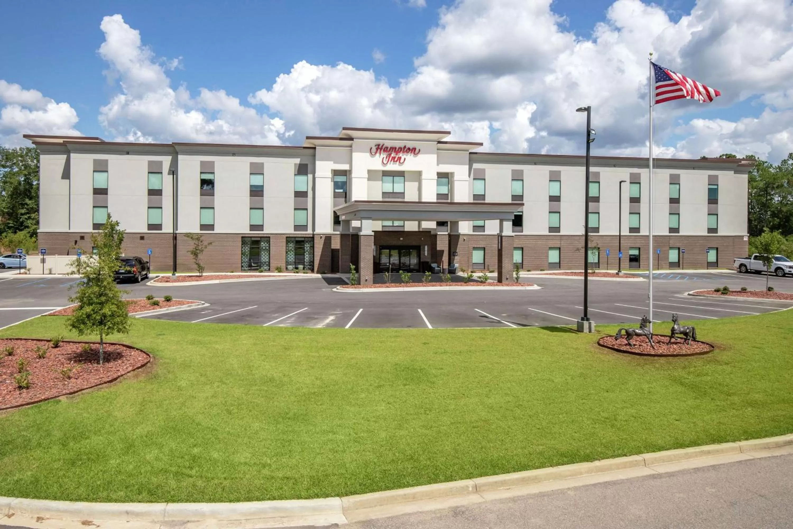 Property building in Hampton Inn Camden, SC