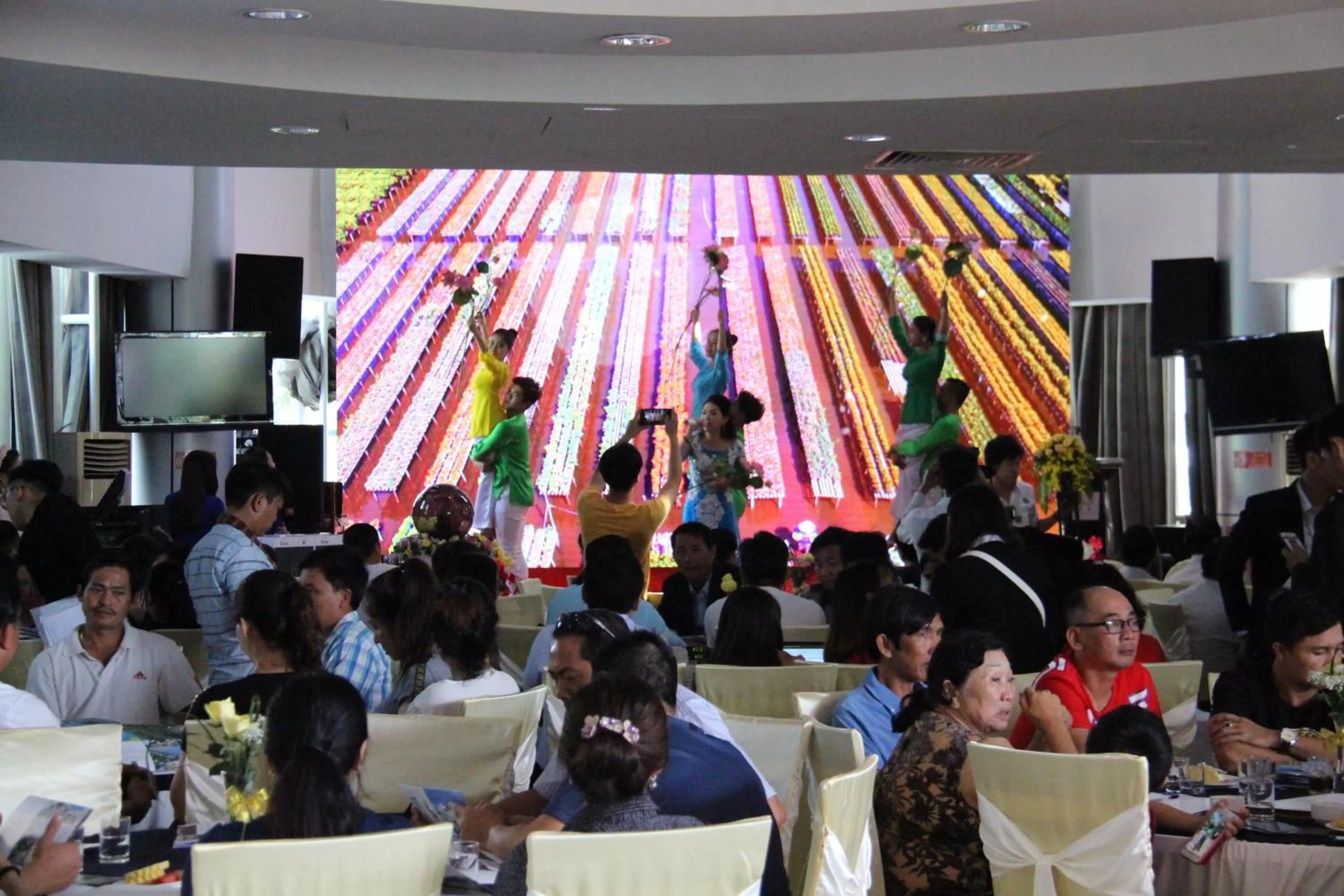 Evening entertainment in River Hotel