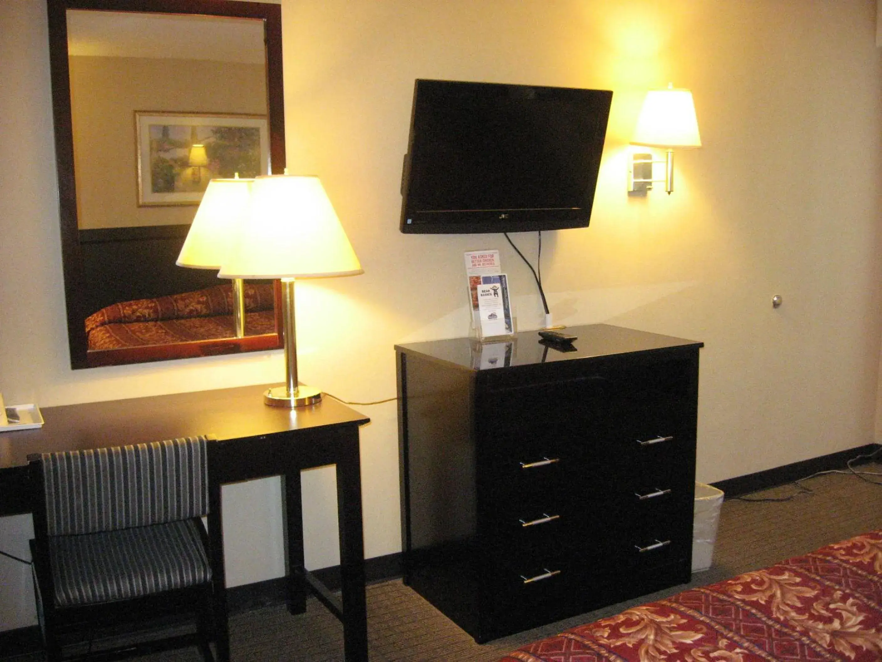 Decorative detail, TV/Entertainment Center in Atlantic Motor Inn Near Boardwalk