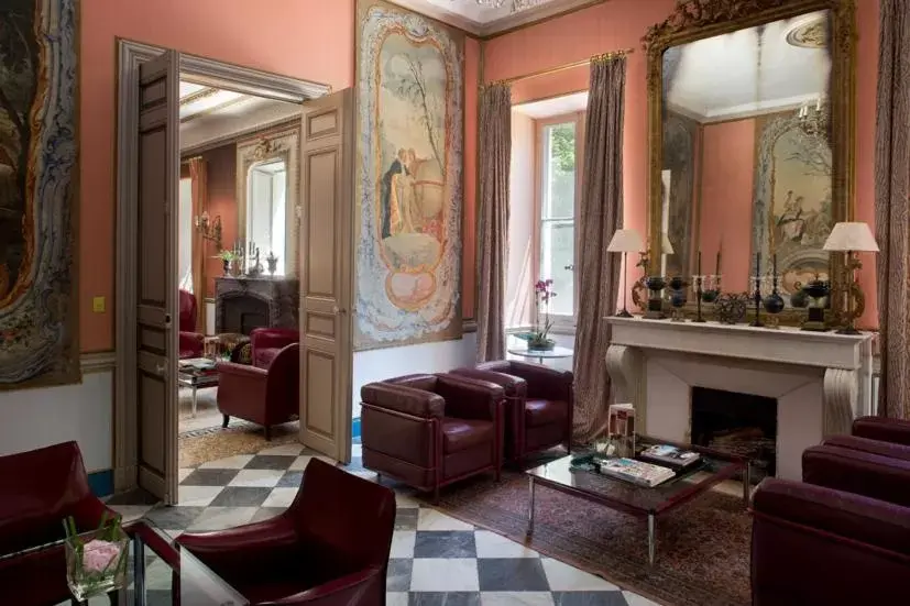 Lobby/Reception in Hotel Château Des Alpilles