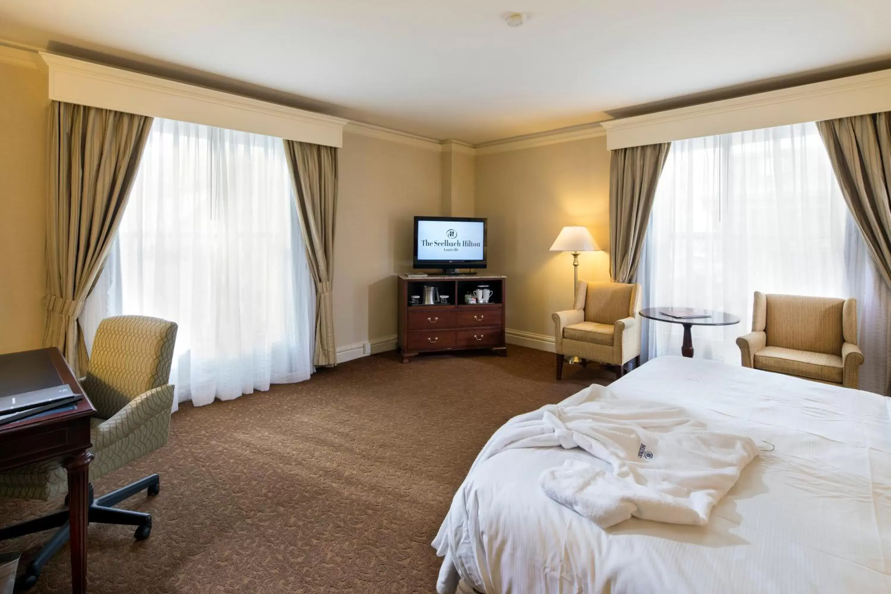 Bedroom, TV/Entertainment Center in The Seelbach Hilton Louisville