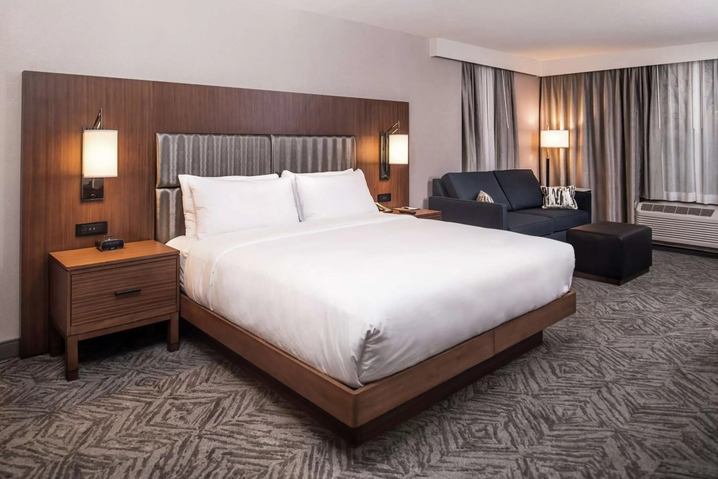 Bed in Doubletree By Hilton Lafayette East