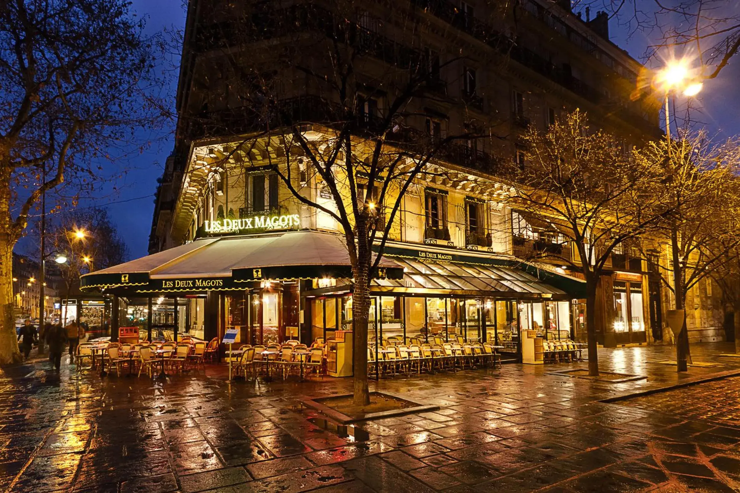 Restaurant/places to eat, Property Building in Hotel Clément