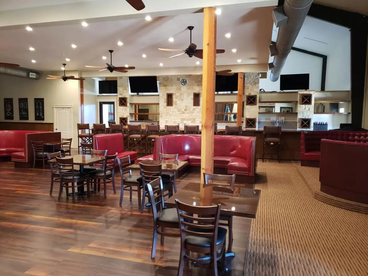 Lounge or bar in Carter Creek Winery Resort & Spa Lounge or bar in Carter Creek Winery Resort & Spa