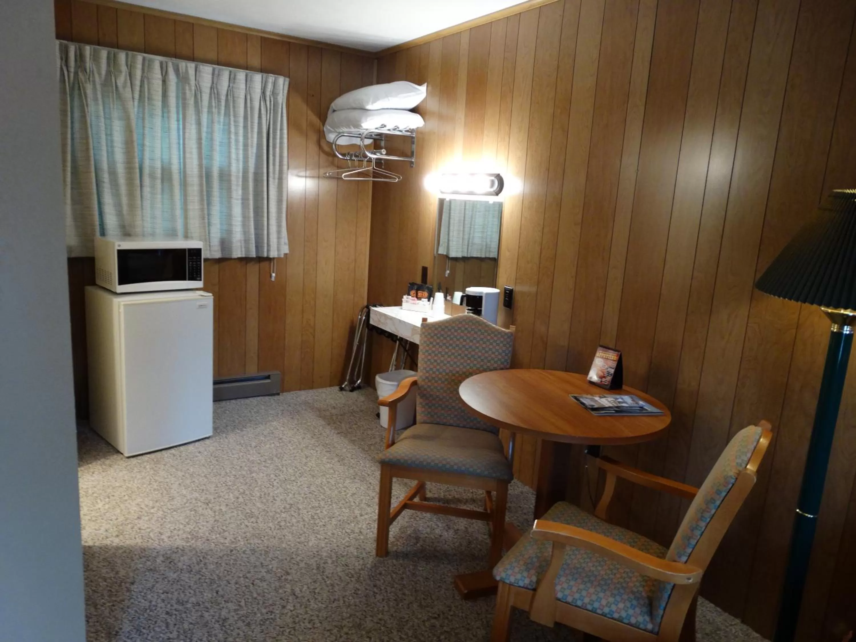 Coffee/tea facilities, Dining Area in Buckhorn Resort