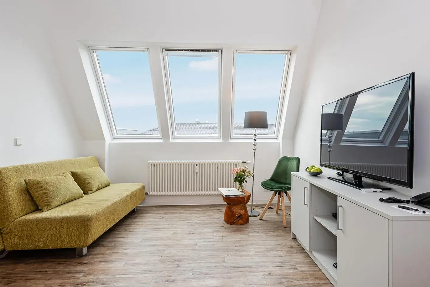 TV and multimedia, Seating Area in Apartments Rosenthal Residence