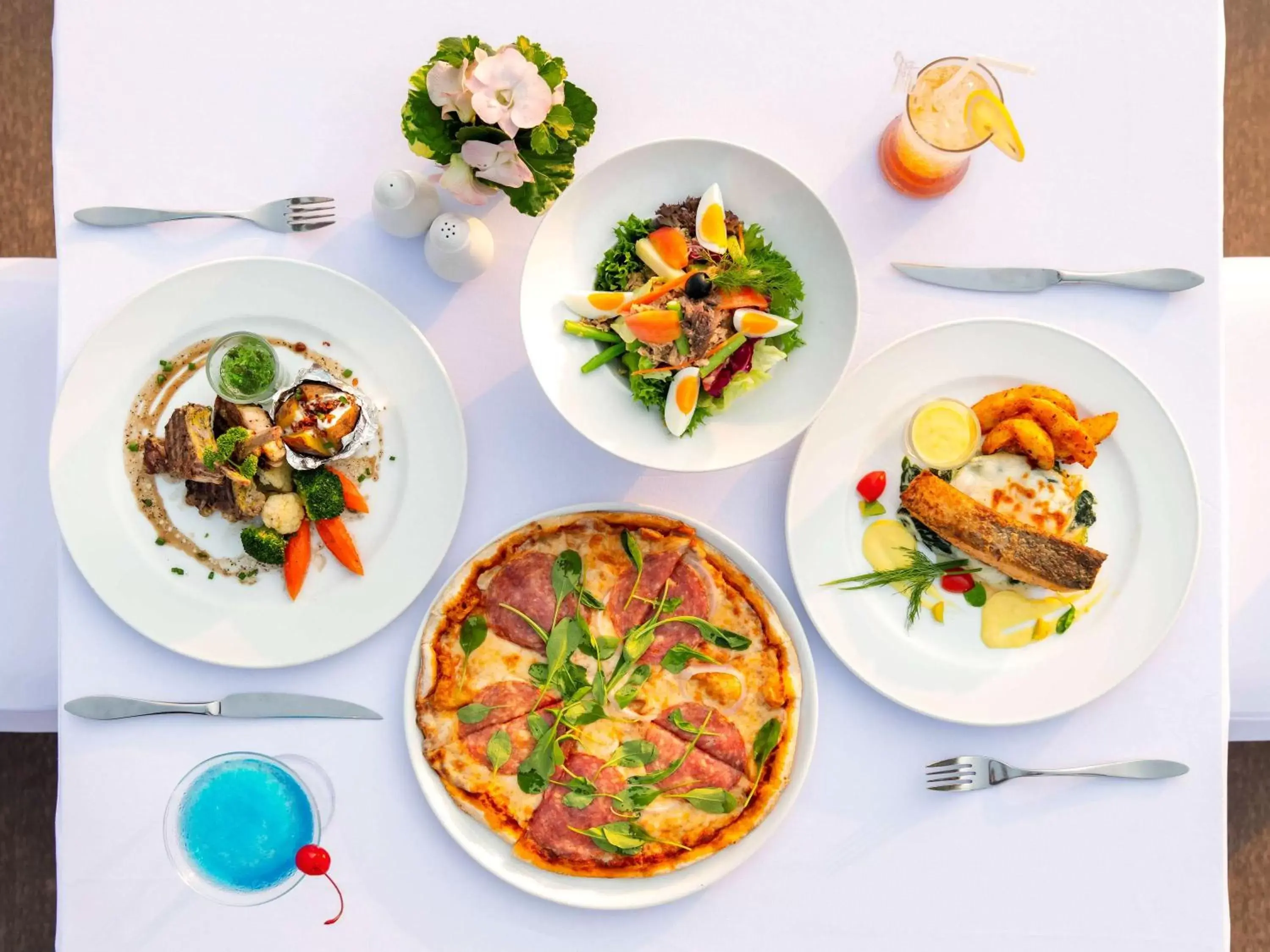 Restaurant/places to eat, Lunch and Dinner in Novotel Rayong Rim Pae Resort