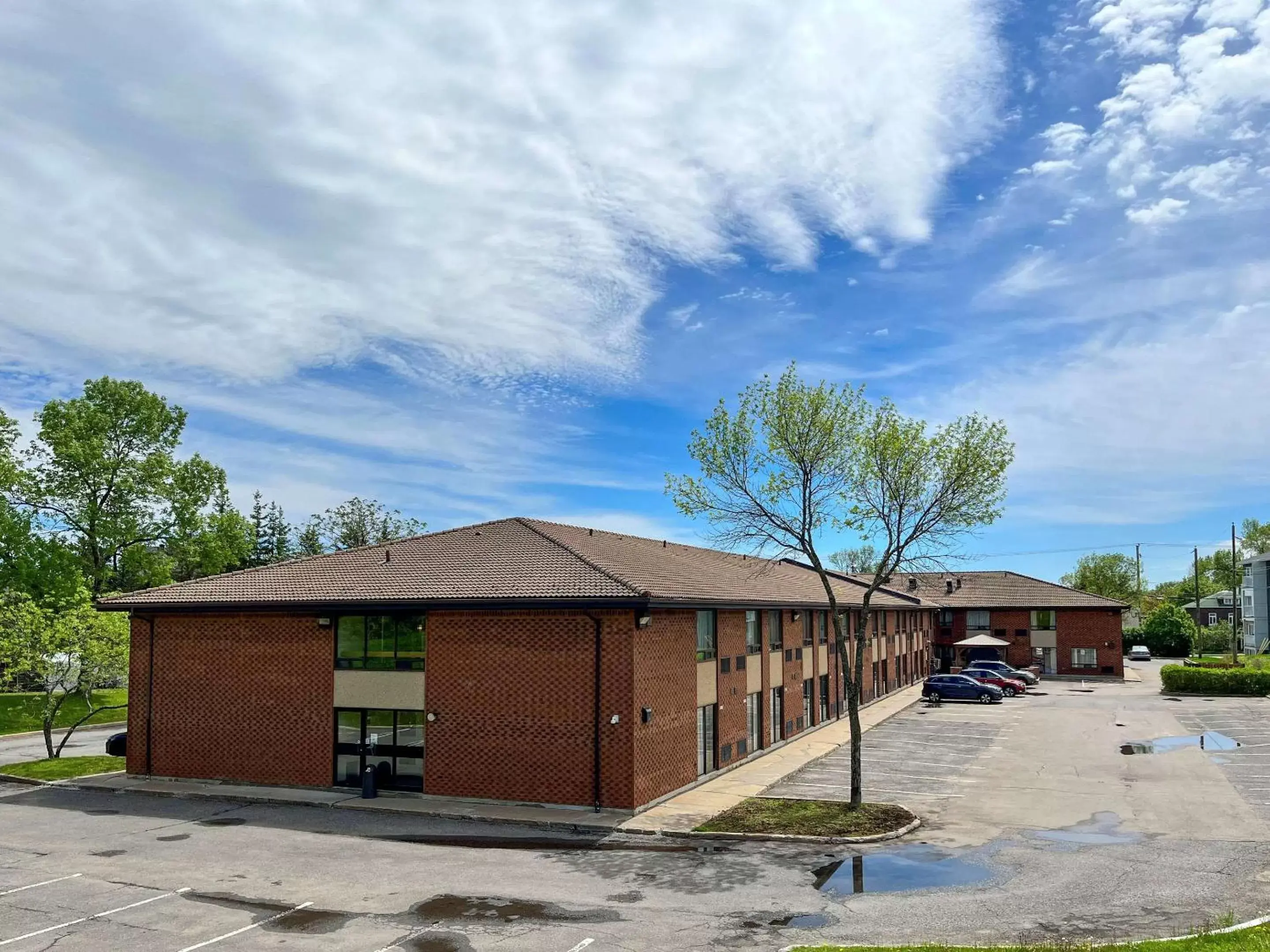 Property Building in Econo Lodge Airport Quebec