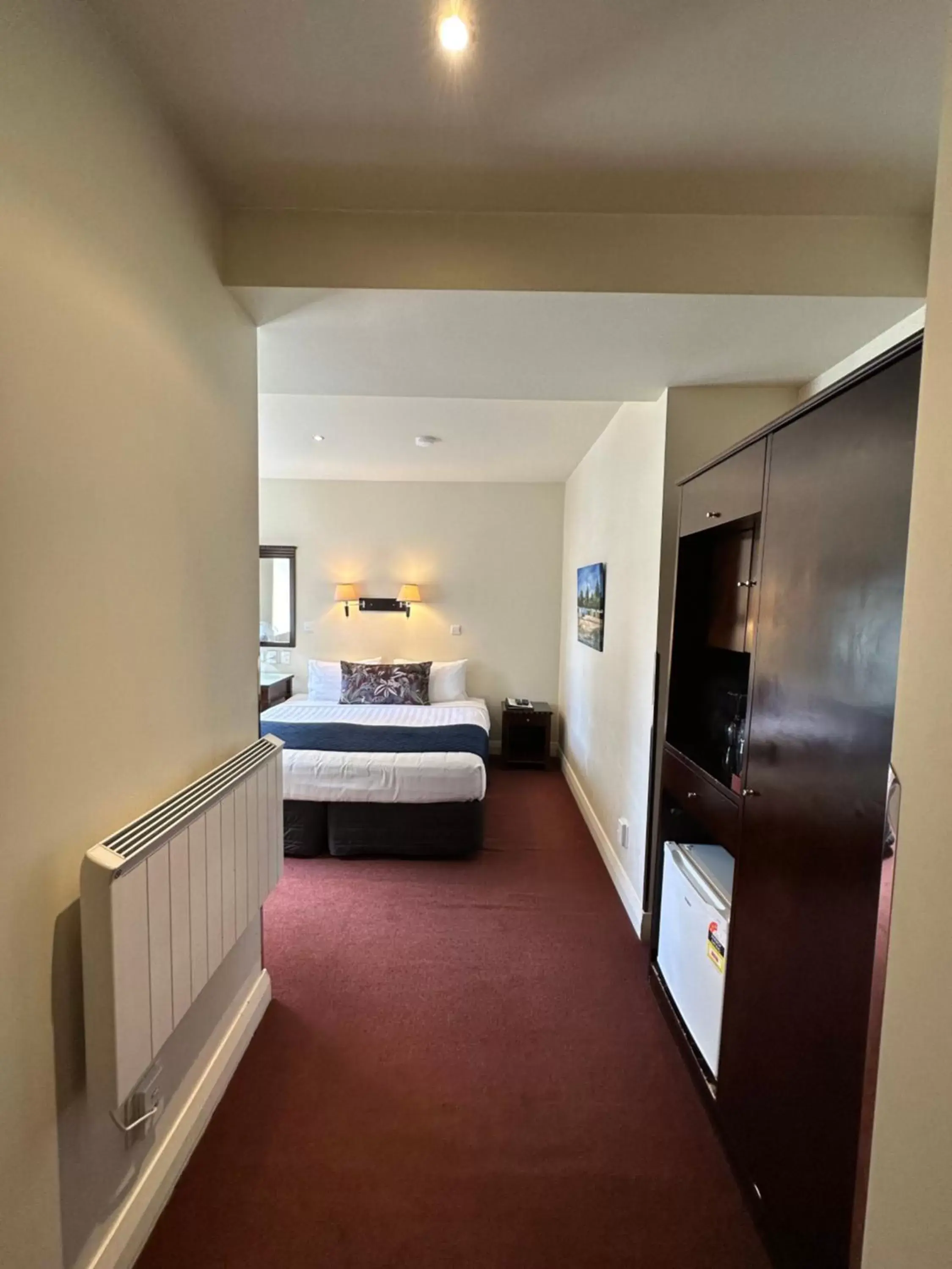 Photo of the whole room, Bed in Trinity Hotel