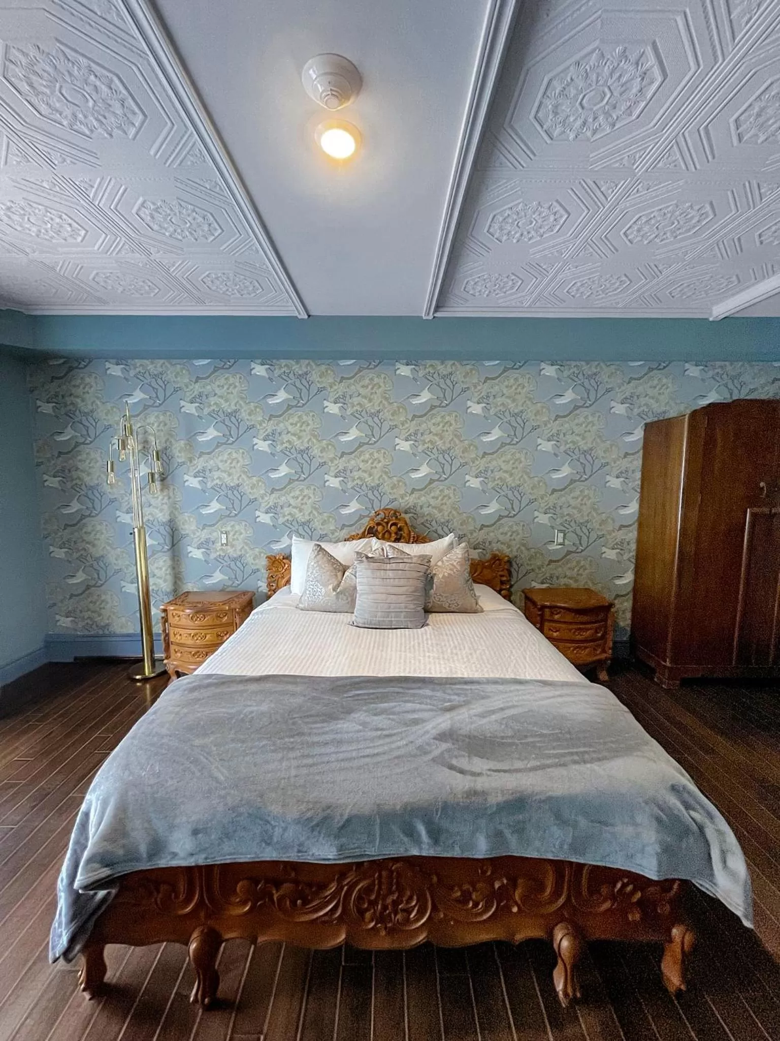 Bed in Niagara Grandview Boutique Hotel