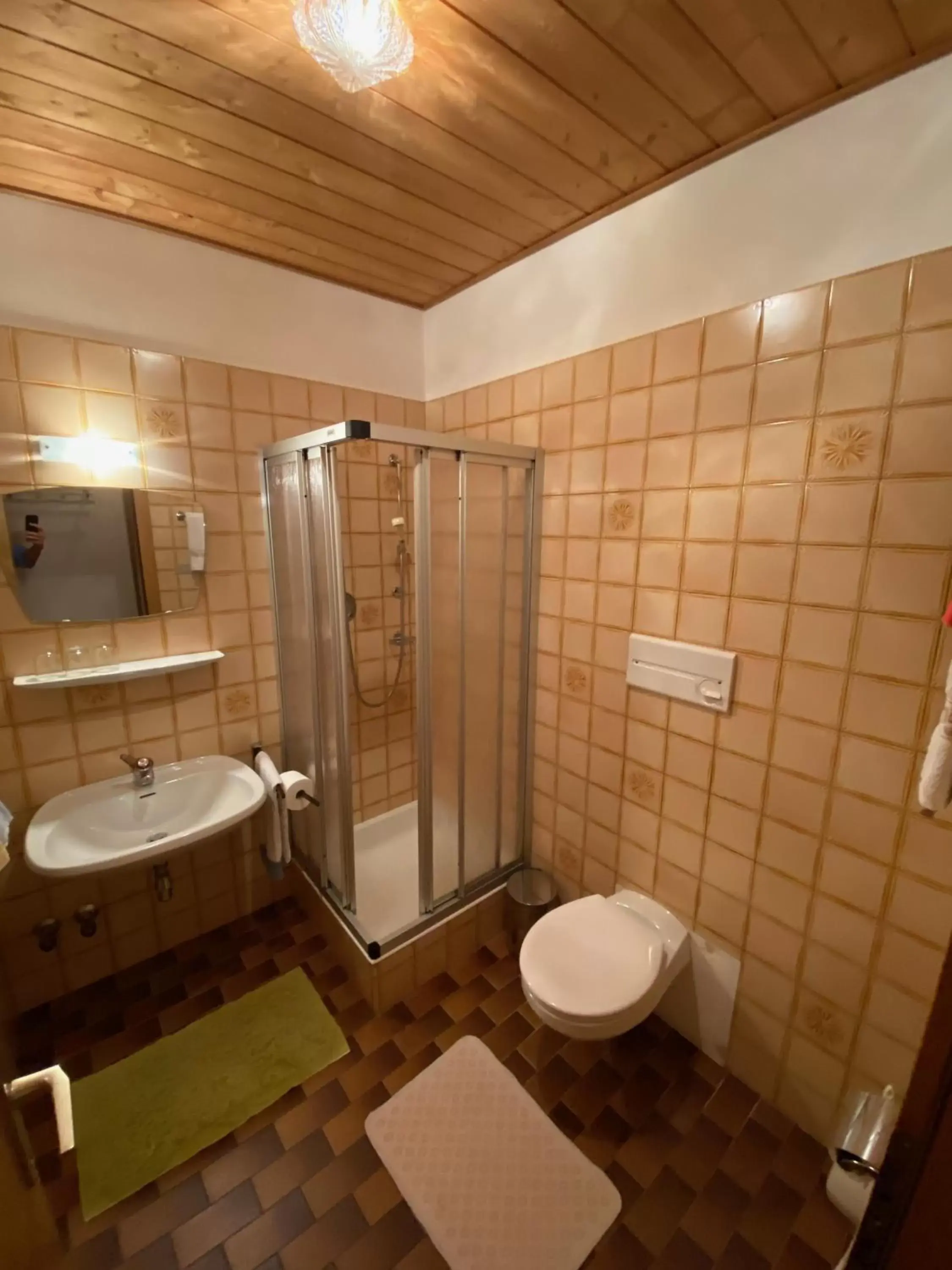 Bathroom in Gasthof Albergo Ressmair