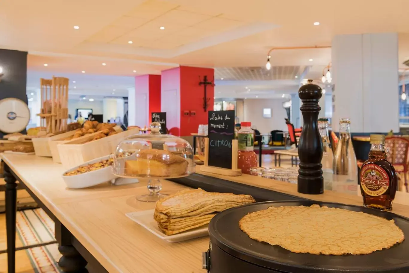 Restaurant/places to eat in Mercure Paris Roissy CDG