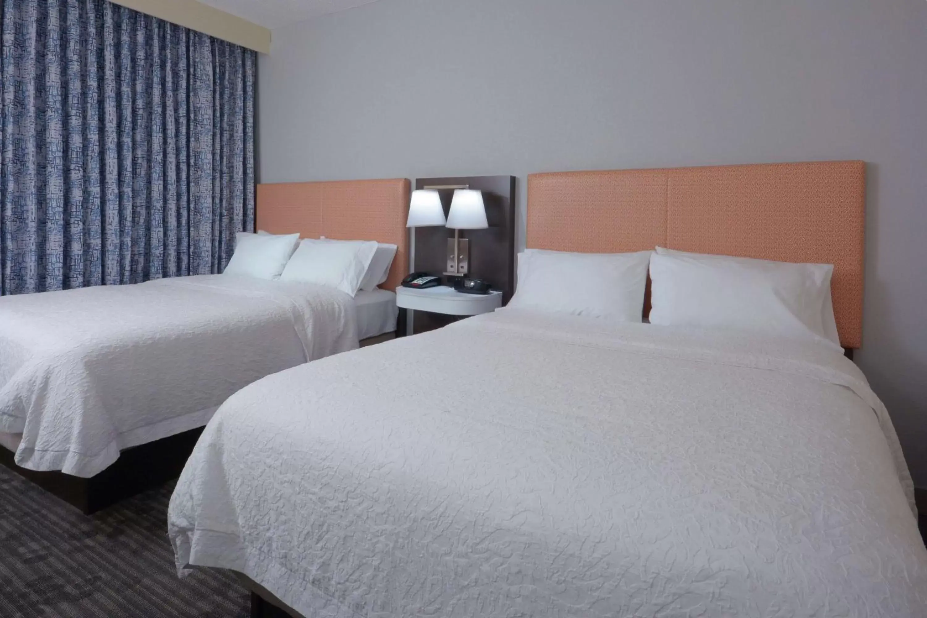 Bed in Hampton Inn & Suites Greenville/Spartanburg I-85