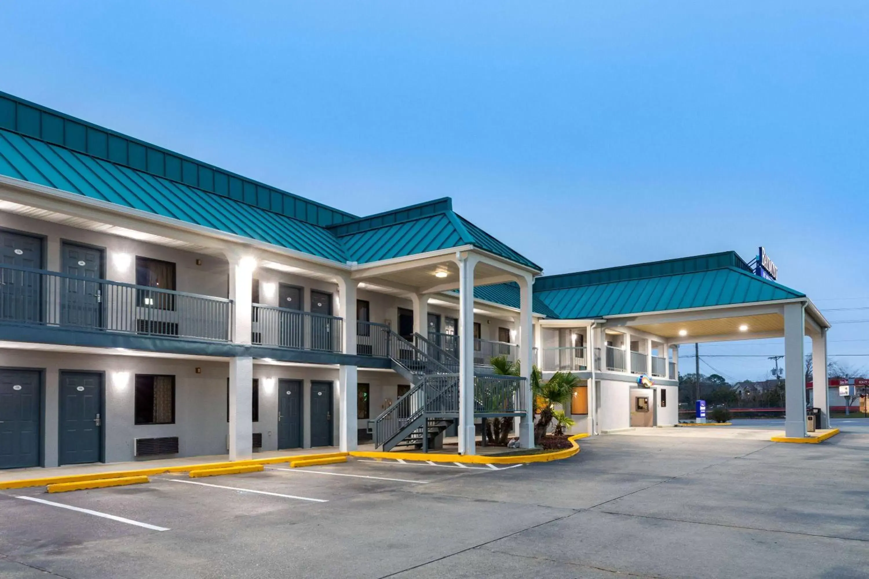 Property Building in Baymont by Wyndham Biloxi - Ocean Springs