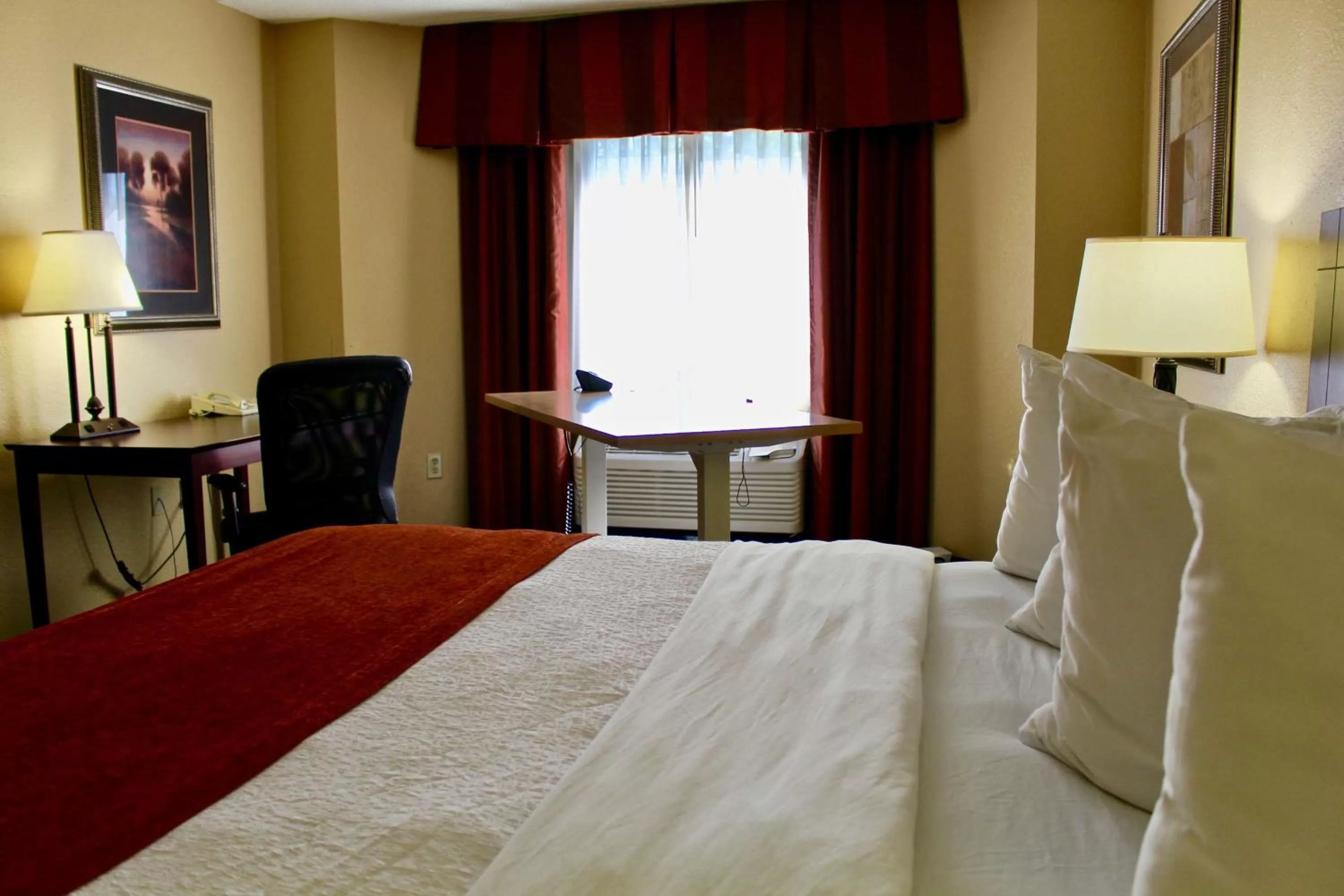 Photo of the whole room, Bed in Best Western Plus Dakota Ridge