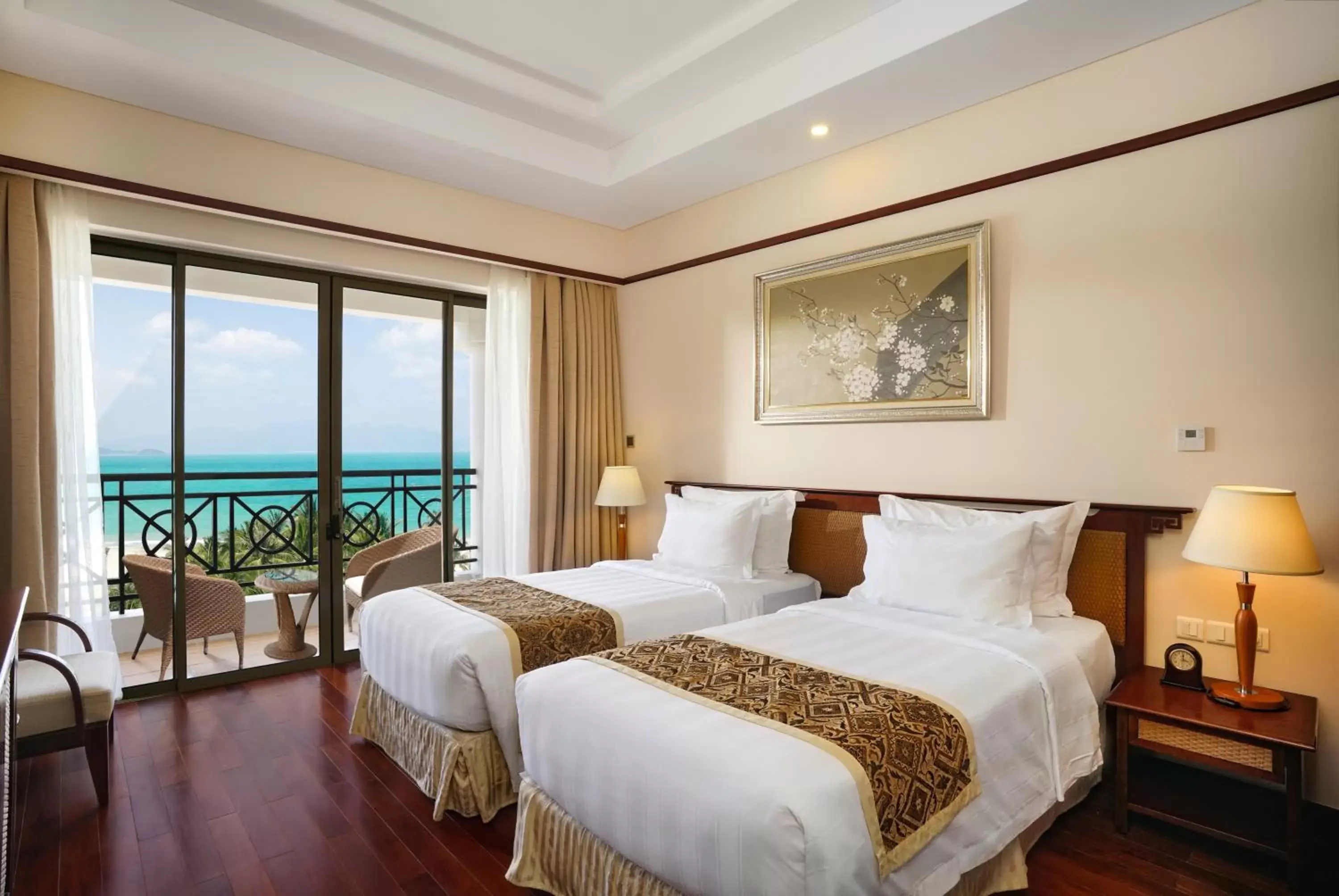 Bed in Vinpearl Resort Nha Trang