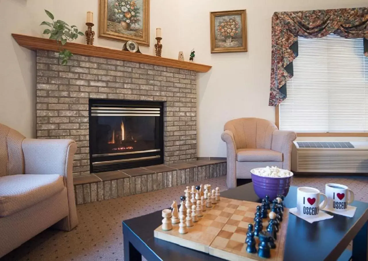 Living room, Seating Area in River Valley Inn & Suites