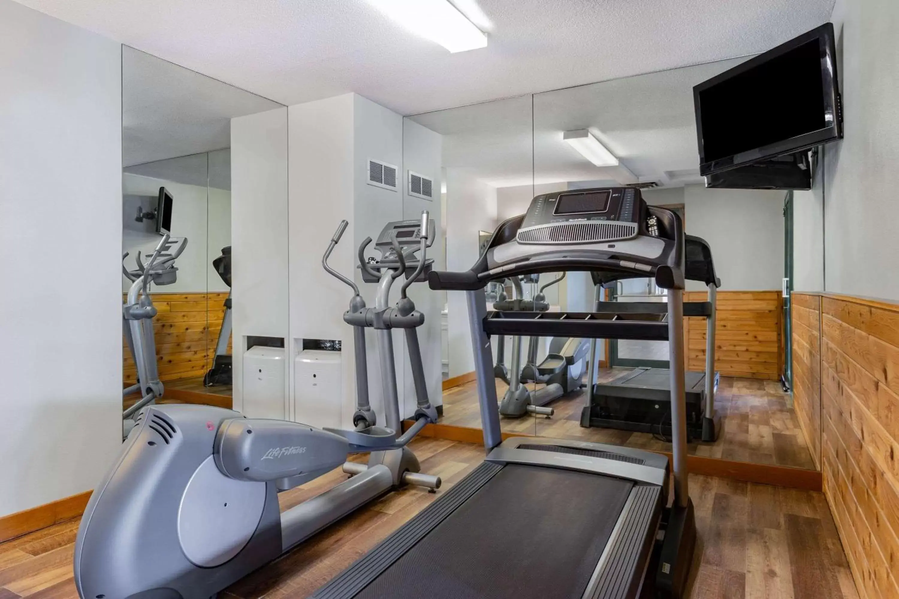 Activities, Fitness Center/Facilities in Super 8 by Wyndham La Crosse