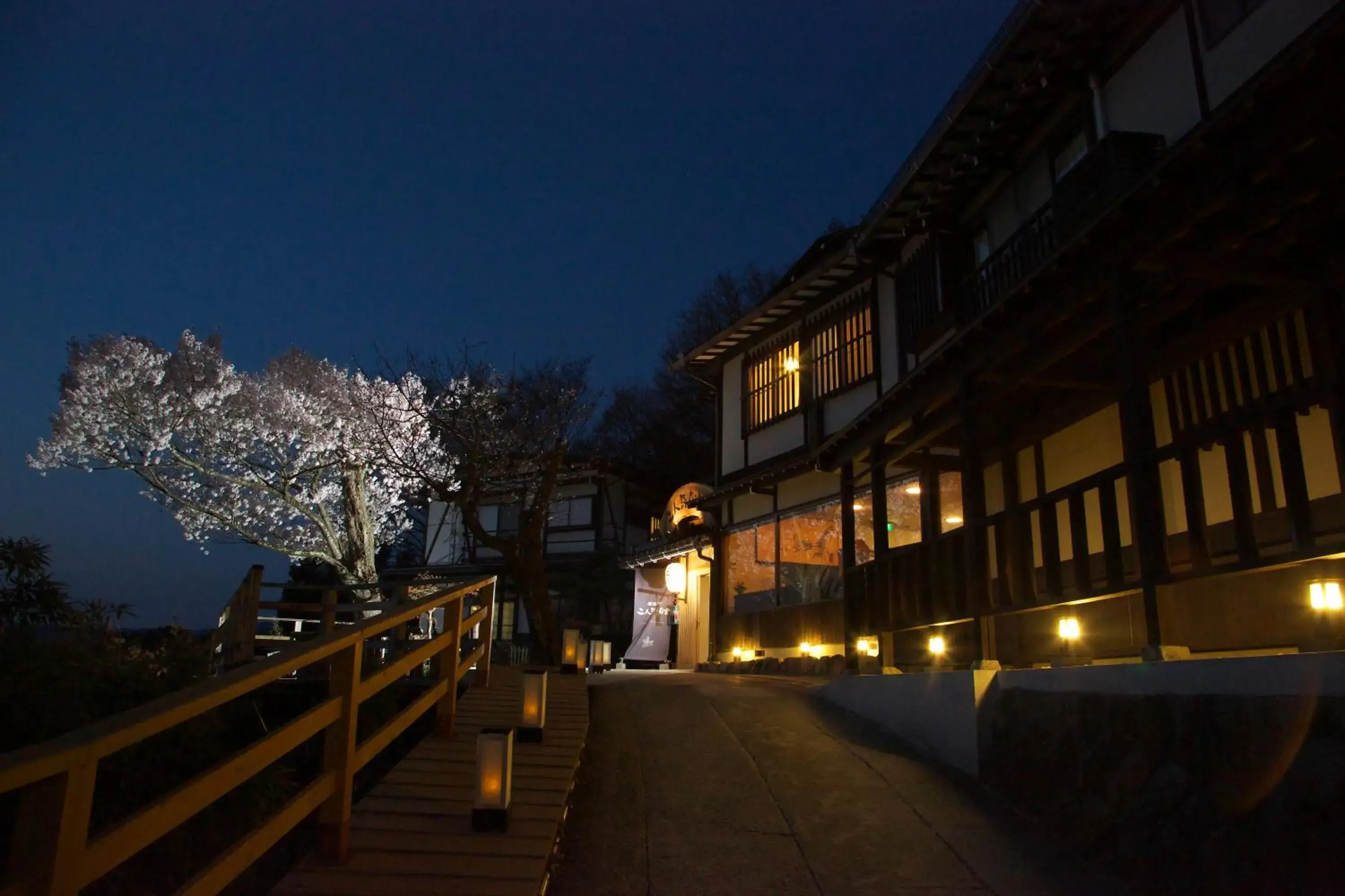 Property Building in Futarishizuka Hakuun Hotel