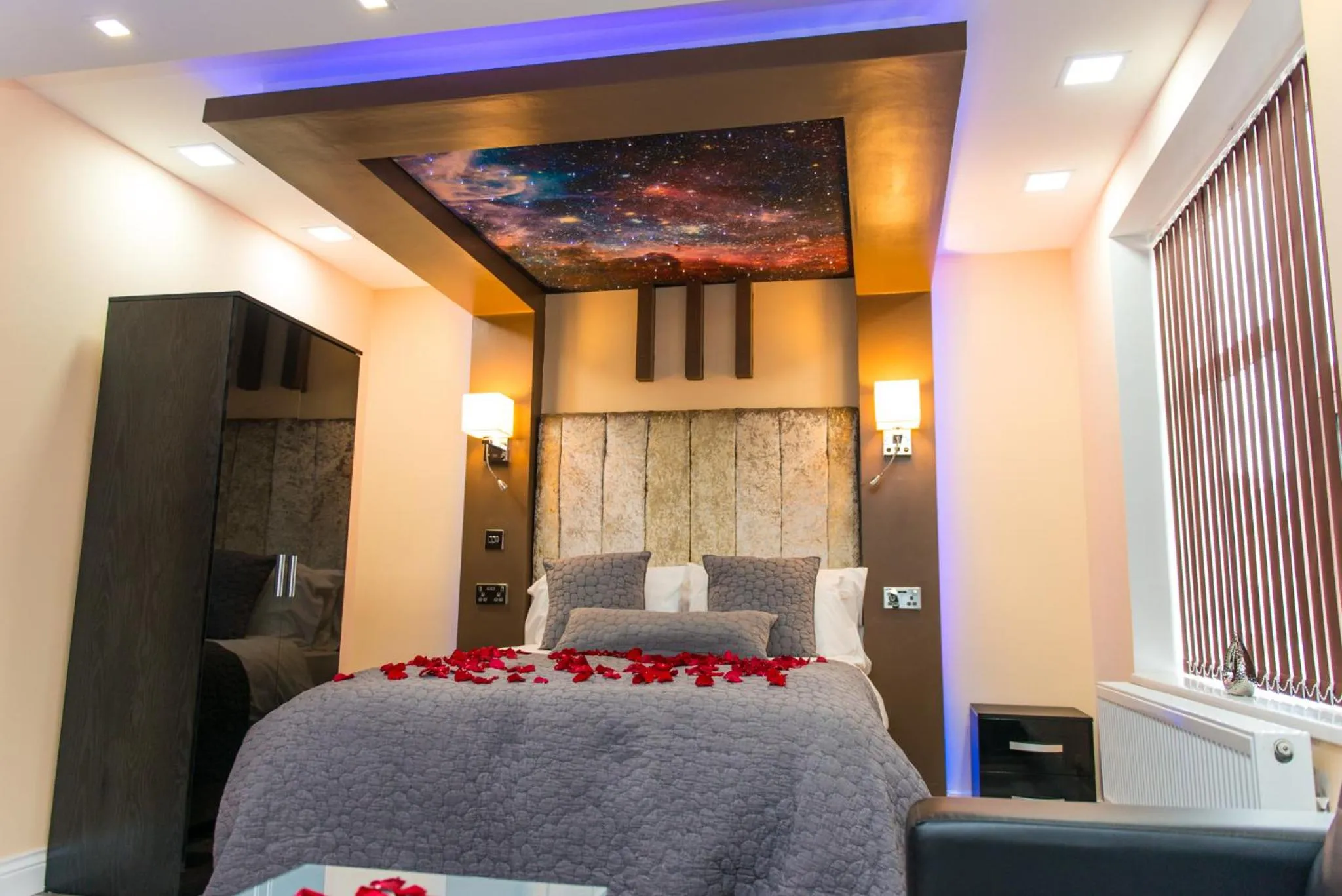 Living room, Bed in Sawrey Serviced Apartments