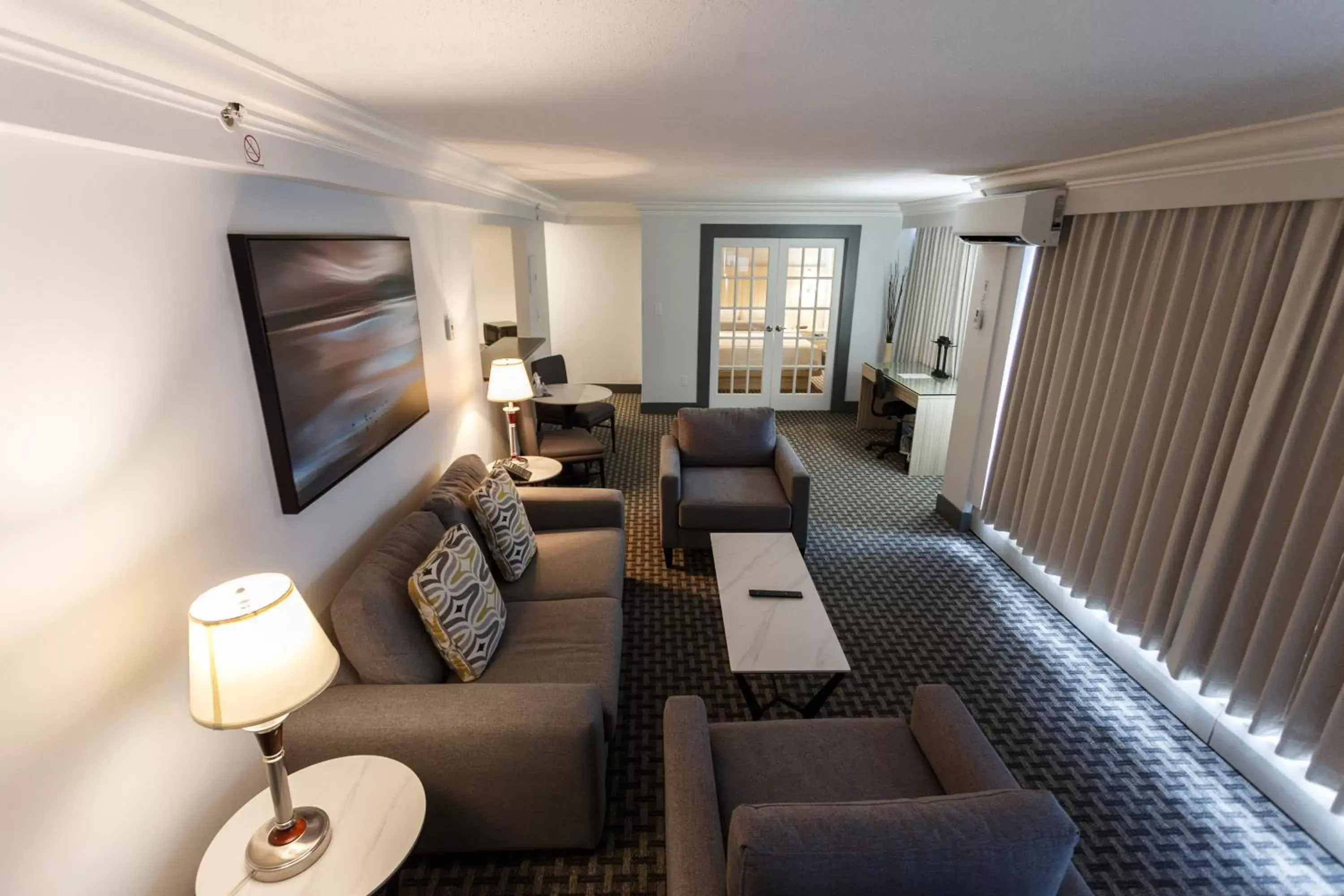 Living room, Seating Area in Century Plaza Hotel