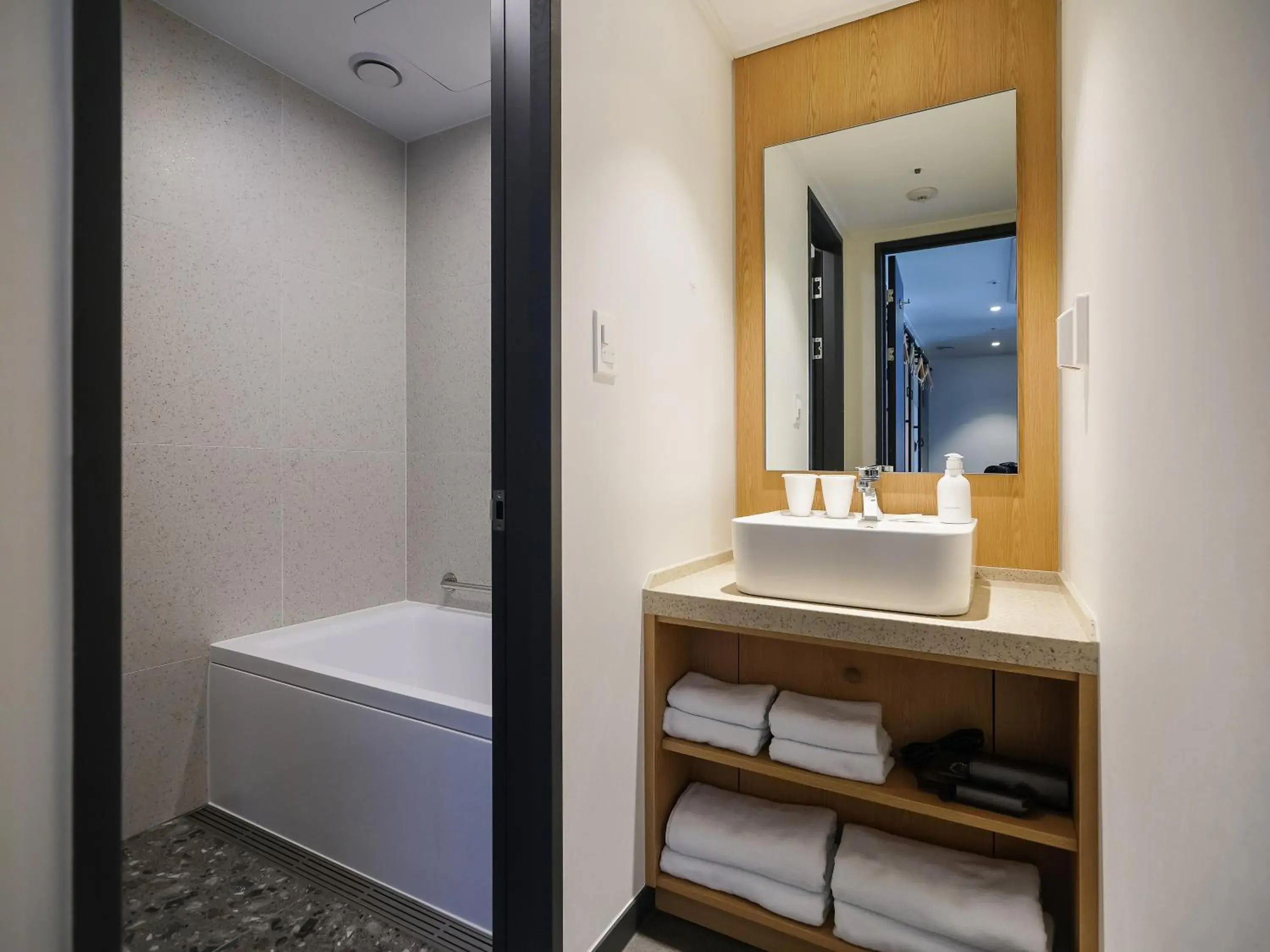 Bed, Bathroom in Henn na Hotel Seoul Myeongdong