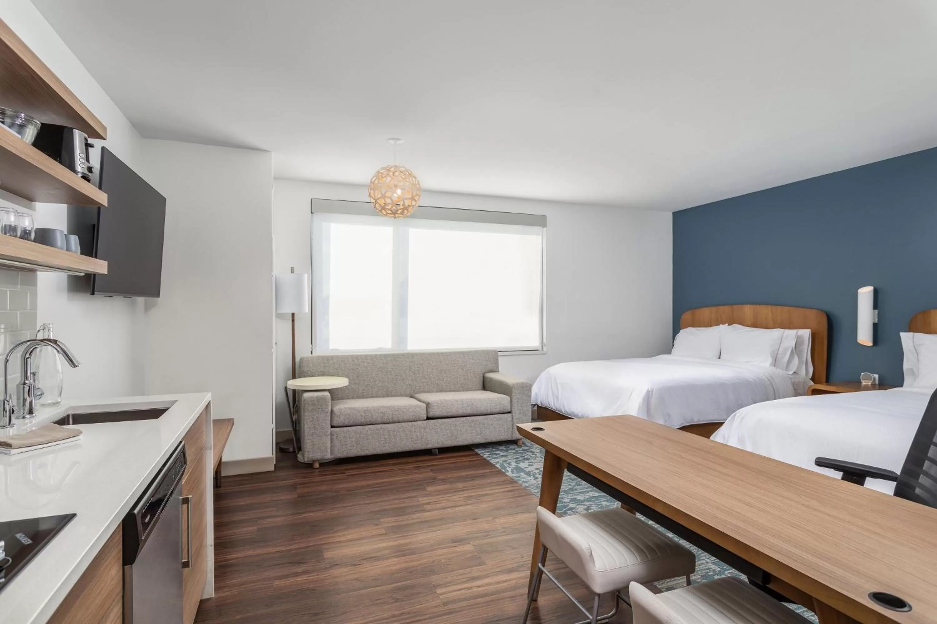 Photo of the whole room, Bed in Element Knoxville West