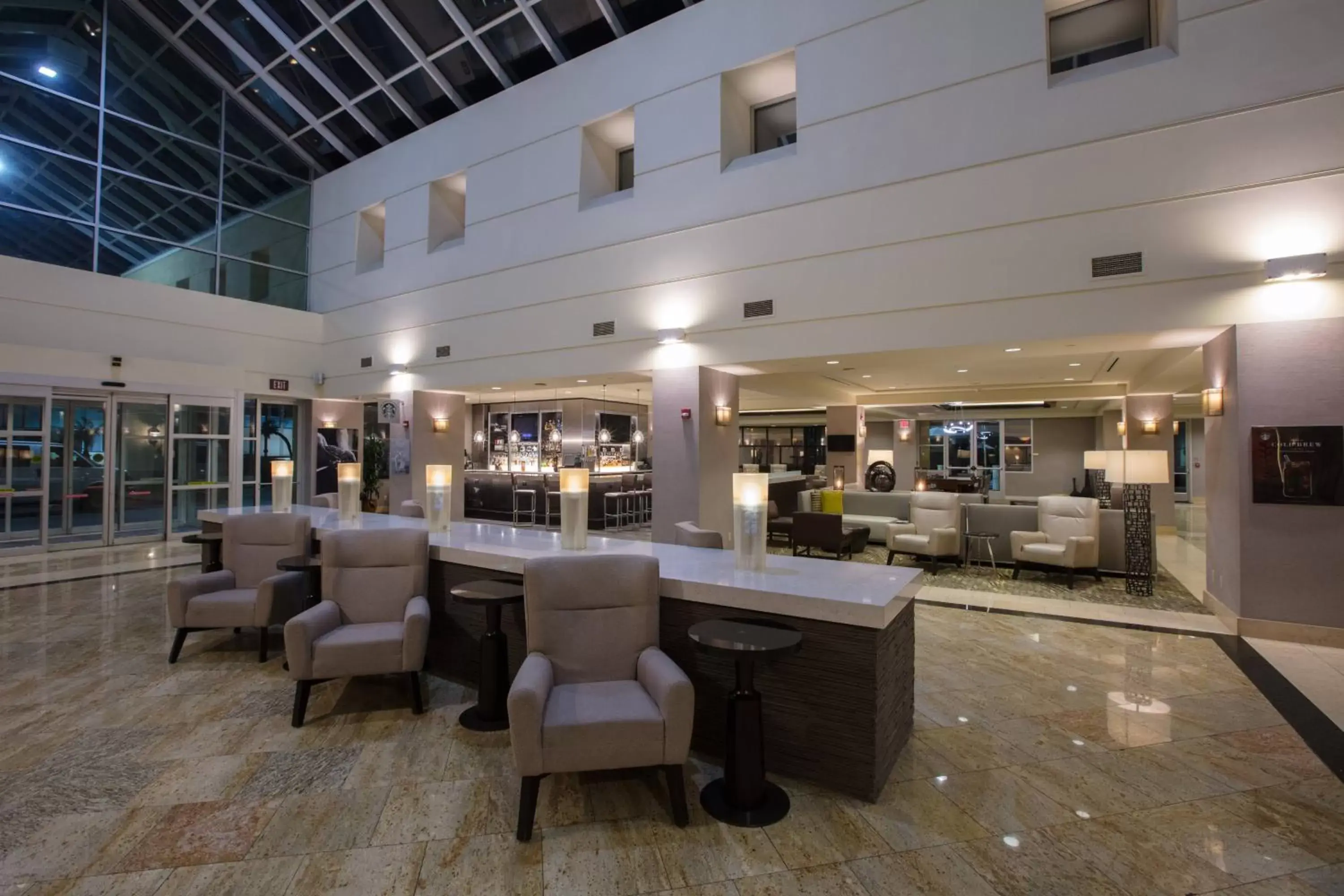 Lobby or reception, Lounge/Bar in Bakersfield Marriott at the Convention Center