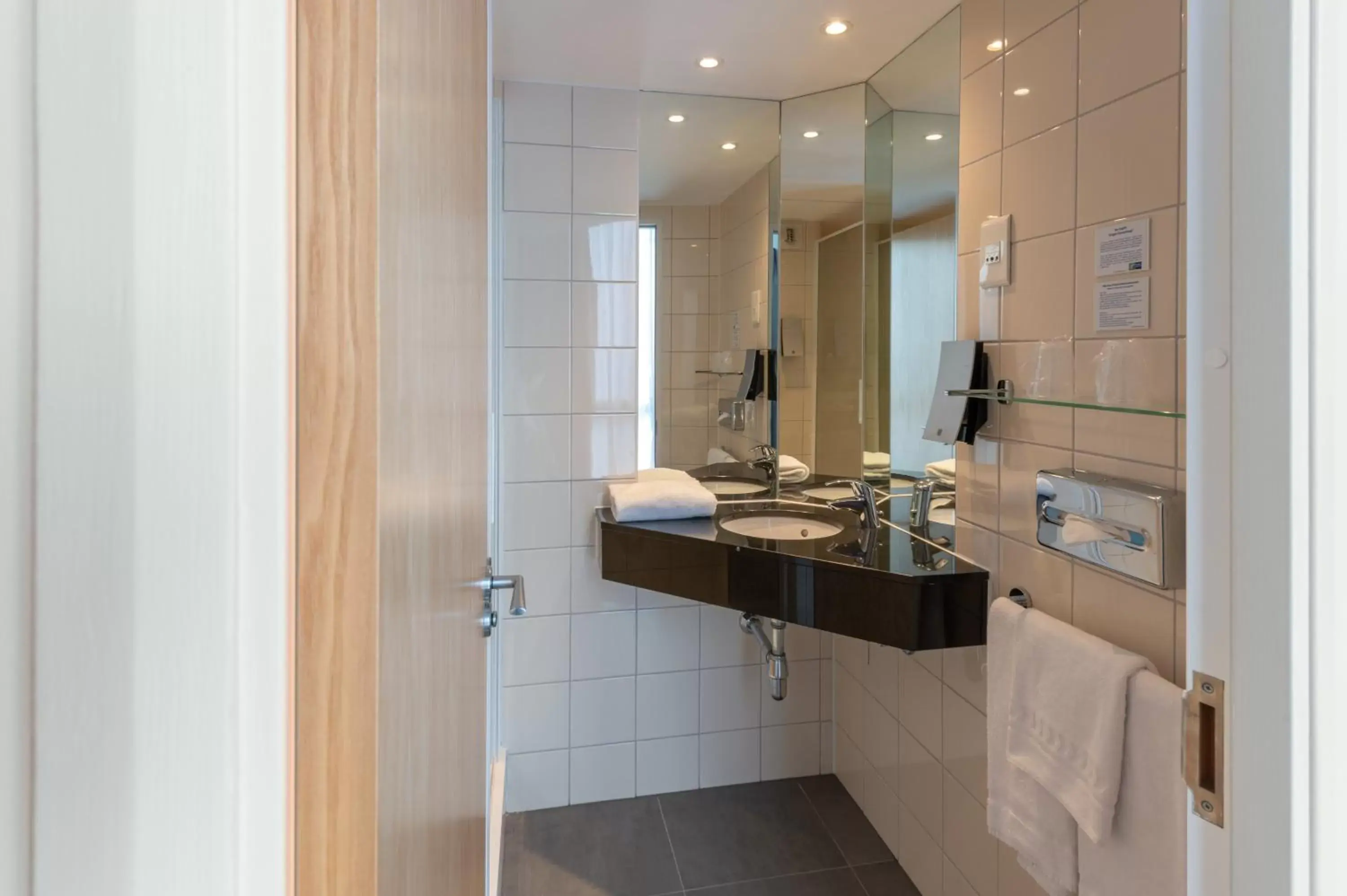 Bathroom in Holiday Inn Express Saint-Nazaire, an IHG Hotel