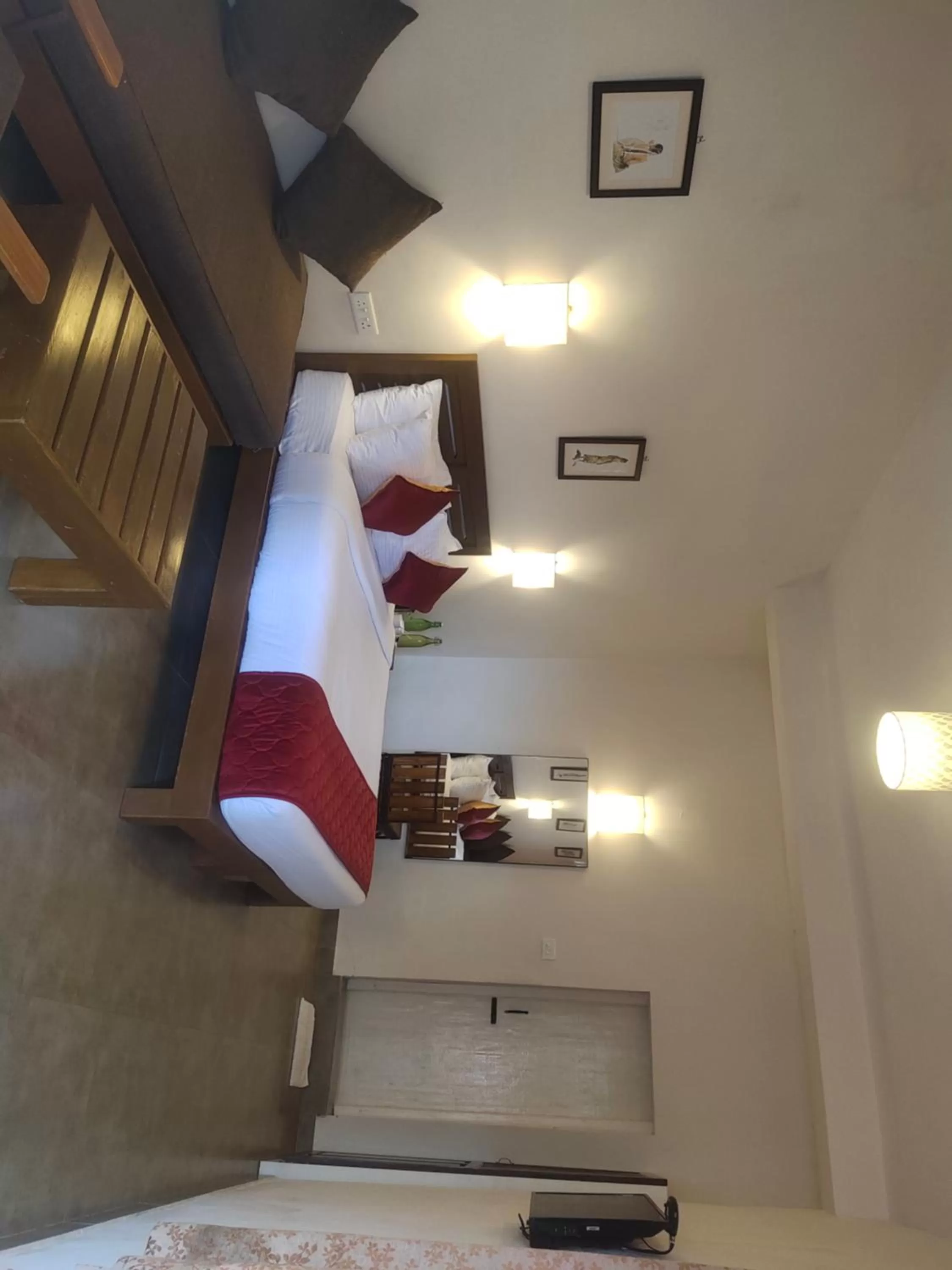 Photo of the whole room, Bed in Mango Hill Kodai