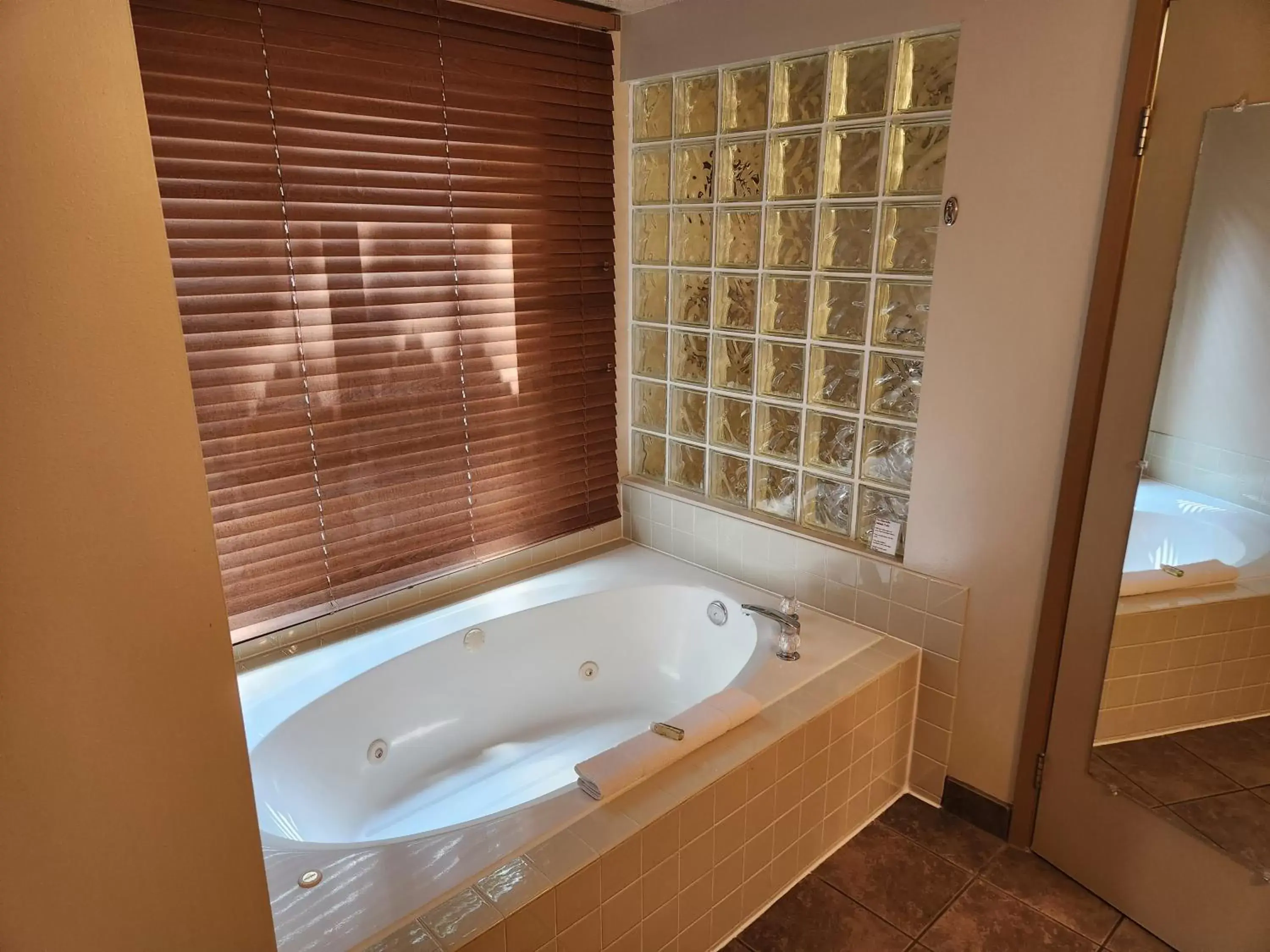 Bathroom in Waterton Lakes Lodge Resort