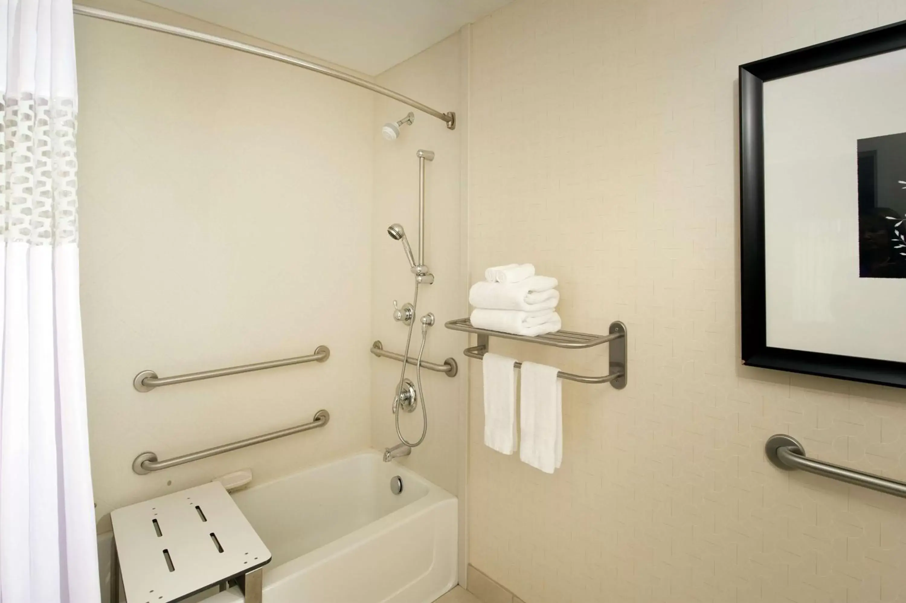 Bathroom in Hampton Inn & Suites Chicago Southland-Matteson