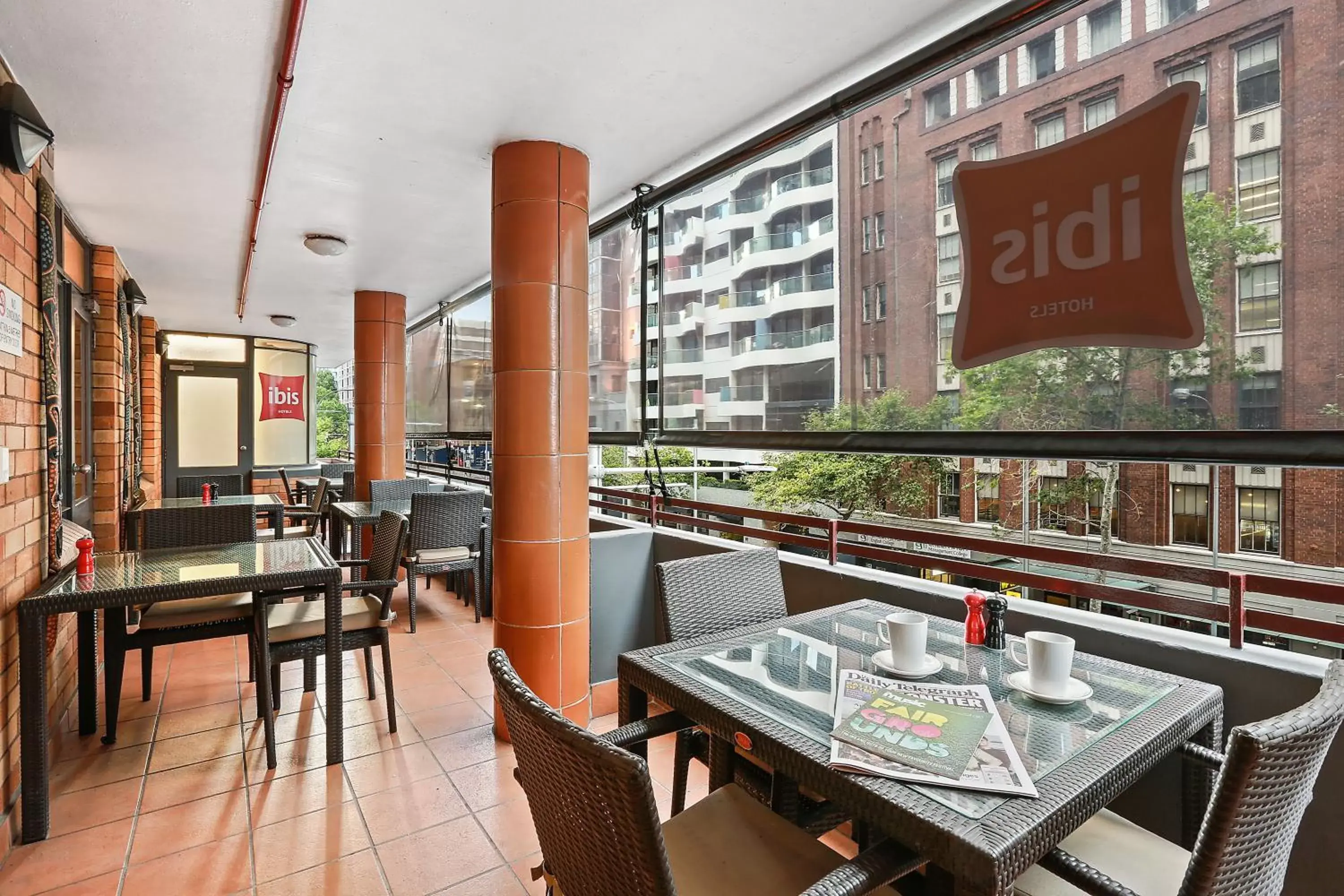 Balcony/Terrace, Restaurant/Places to Eat in ibis Sydney World Square