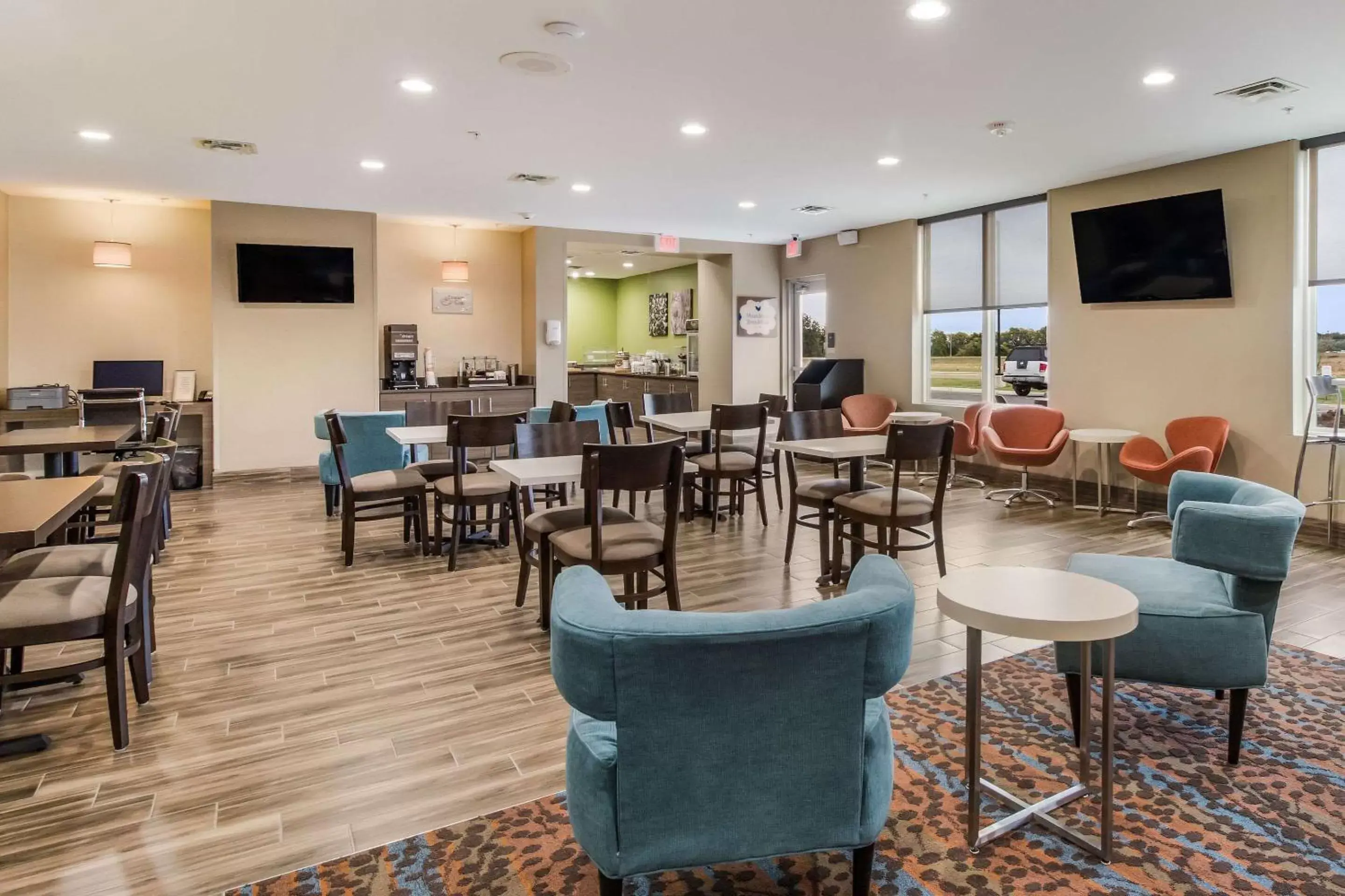 Restaurant/Places to Eat in MainStay Suites