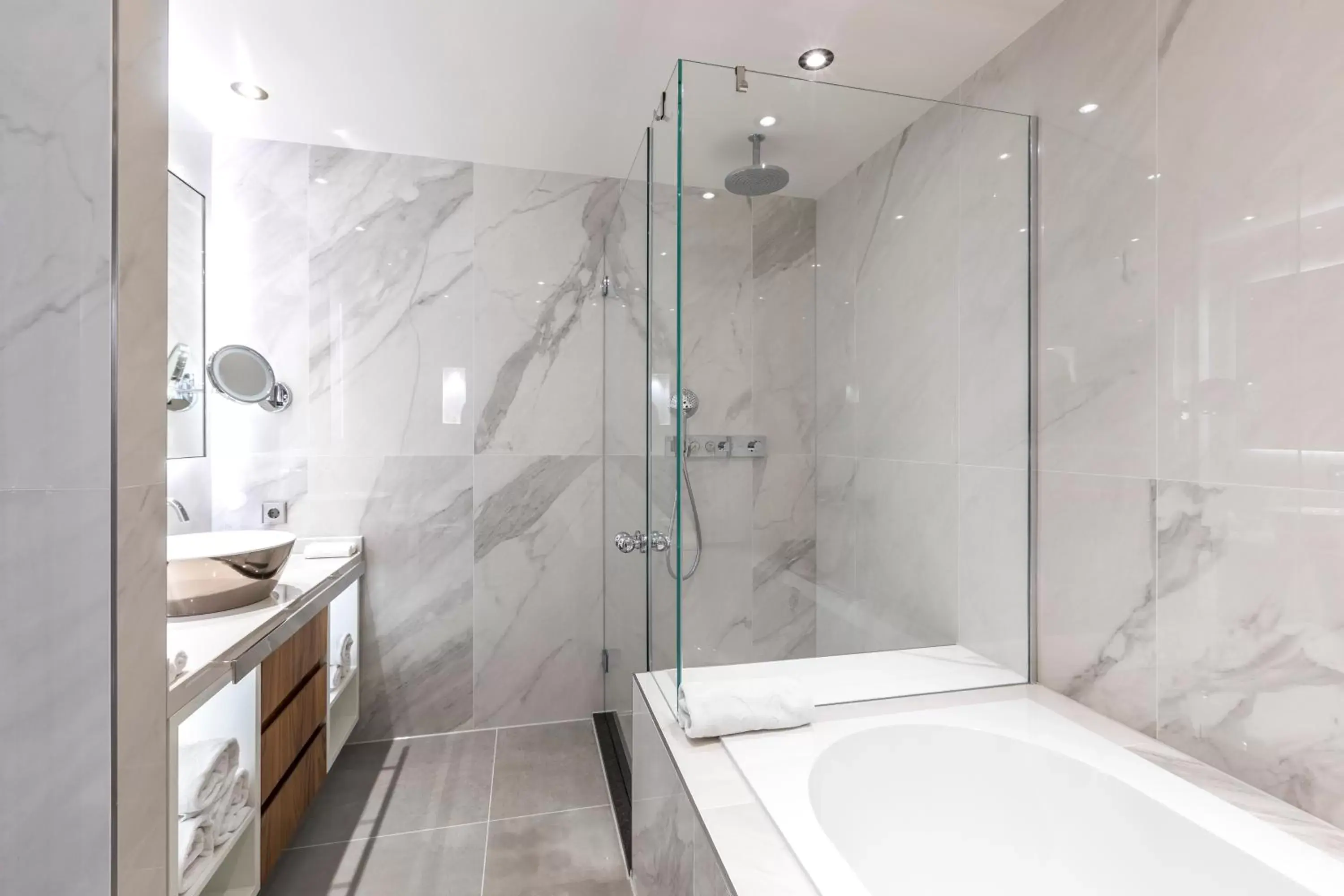 Toilet, Bathroom in Hotel Okura Amsterdam – The Leading Hotels of the World