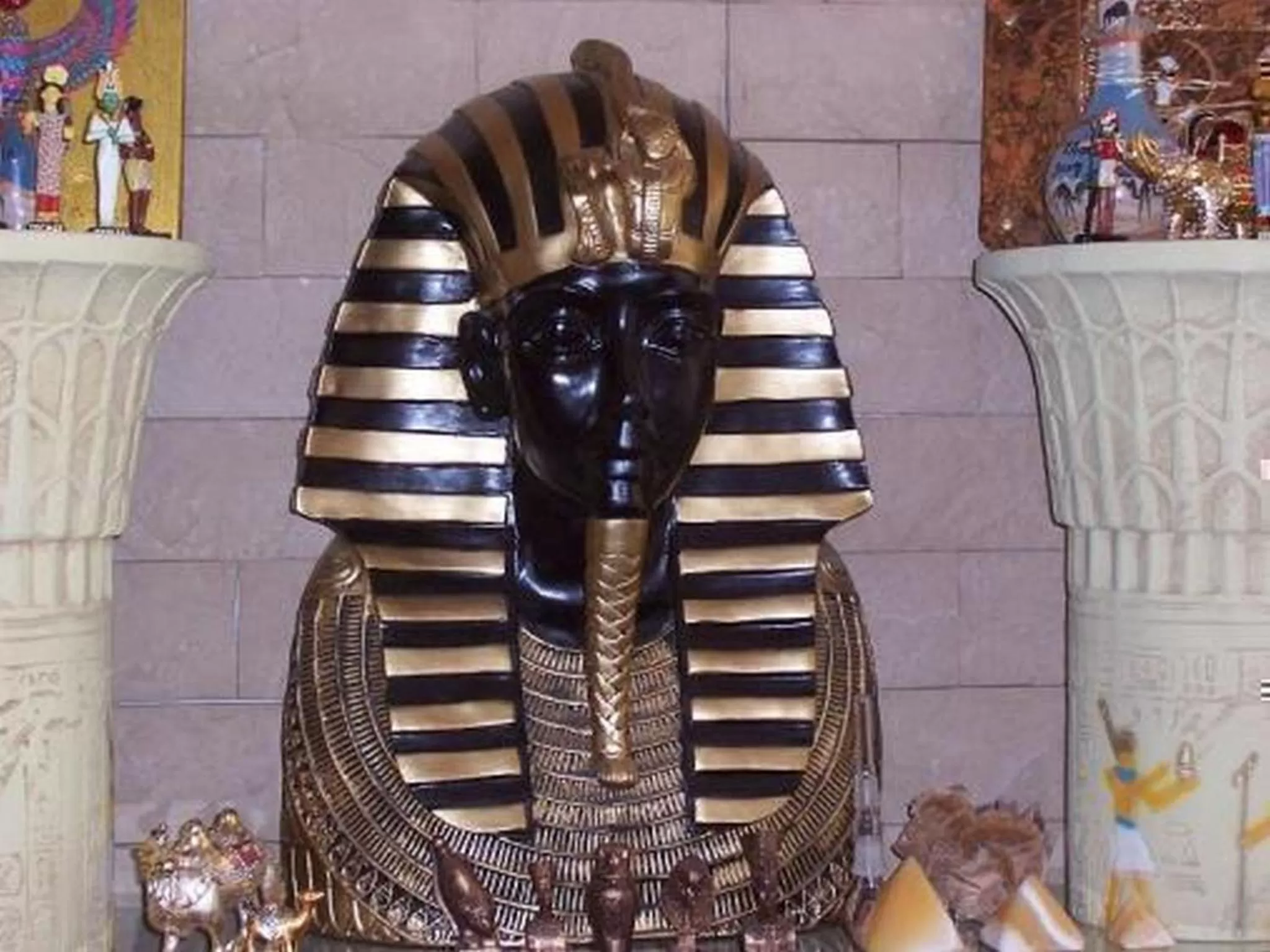 Decorative detail in Hotel Faraon