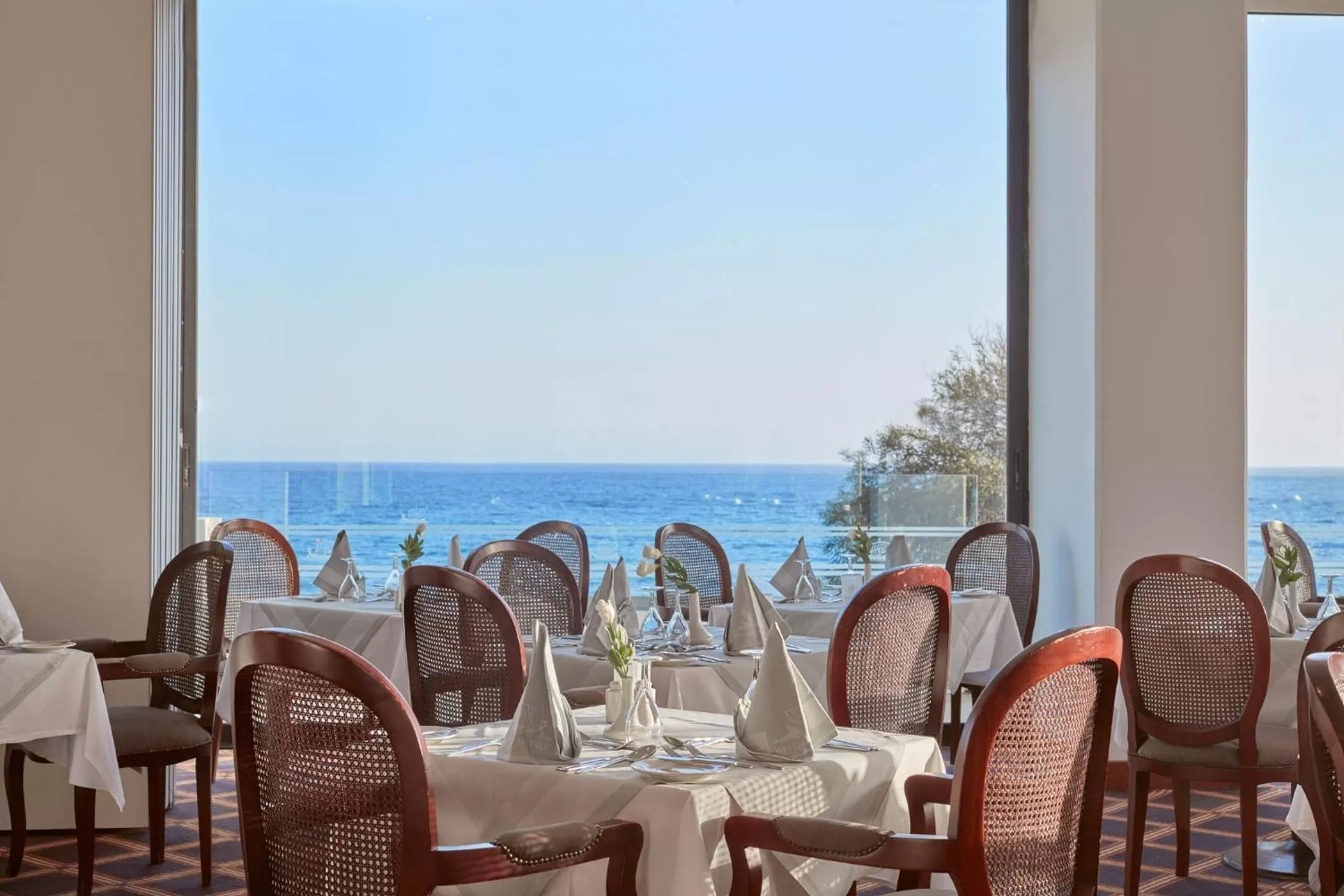 Restaurant/places to eat in Grecian Bay