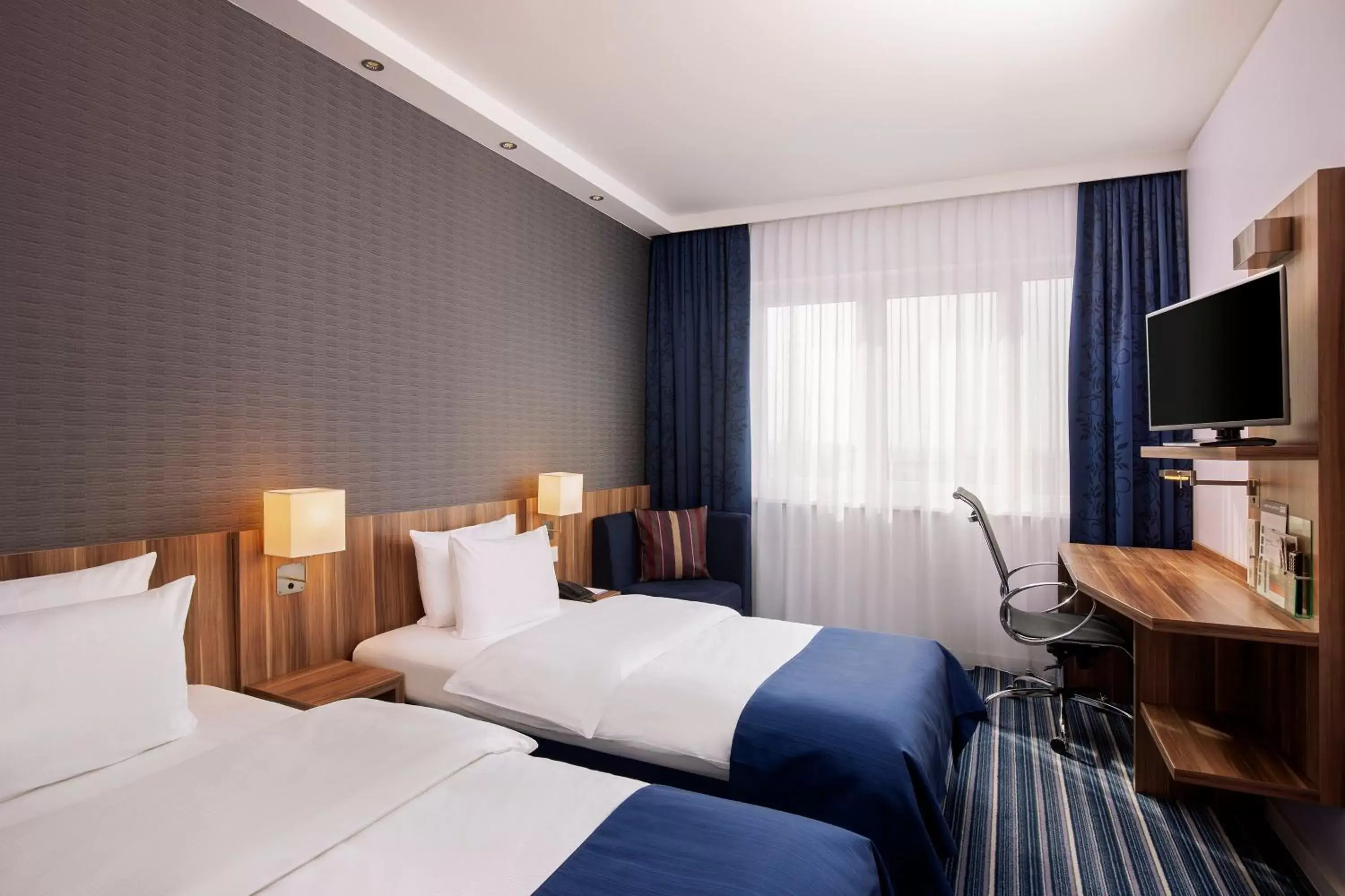 Photo of the whole room, Bed in Holiday Inn Express Bremen Airport, an IHG Hotel