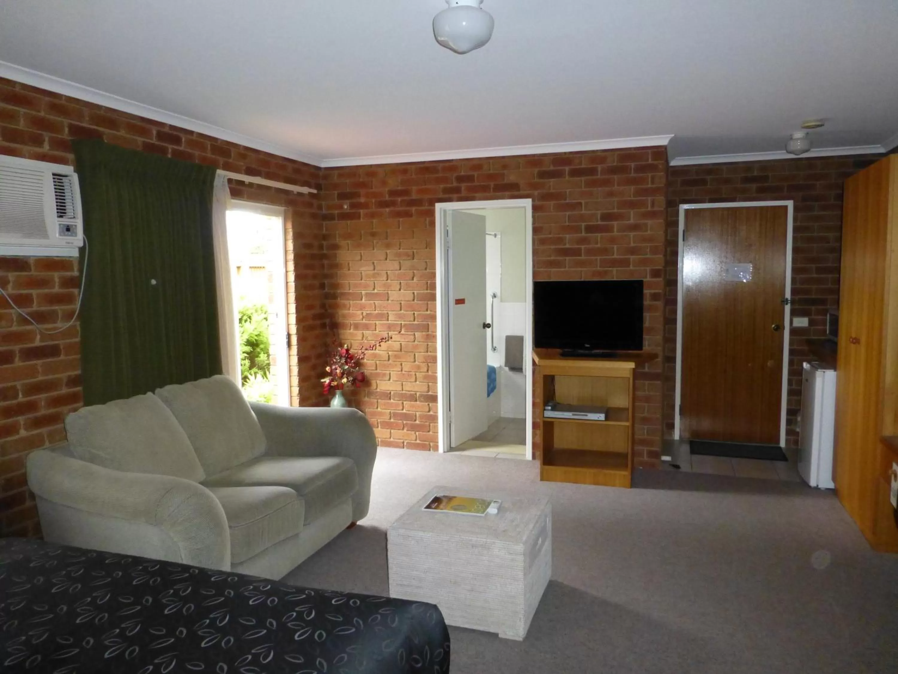 Photo of the whole room in Inverloch Central Motor Inn